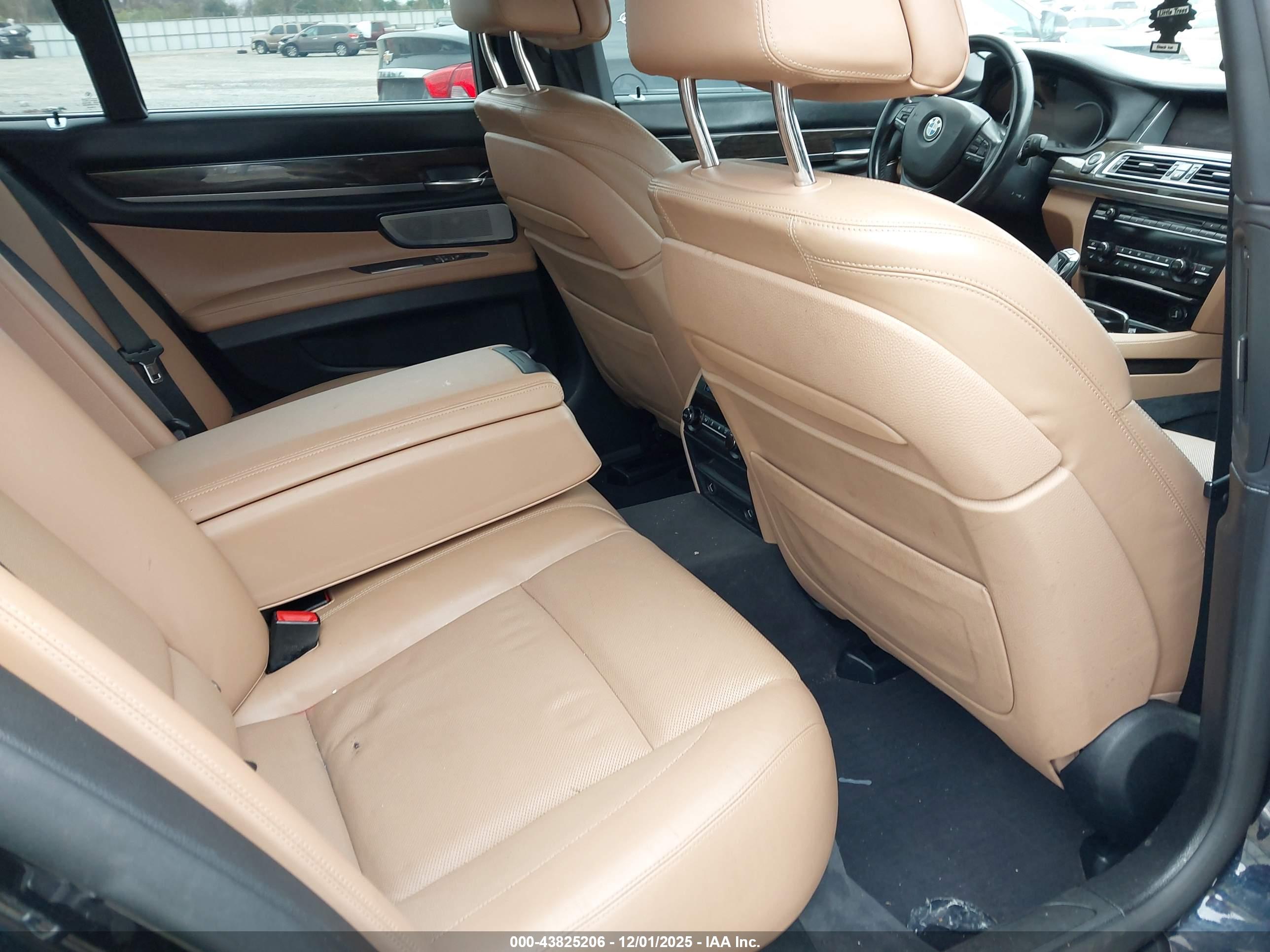 BMW 750I image 8