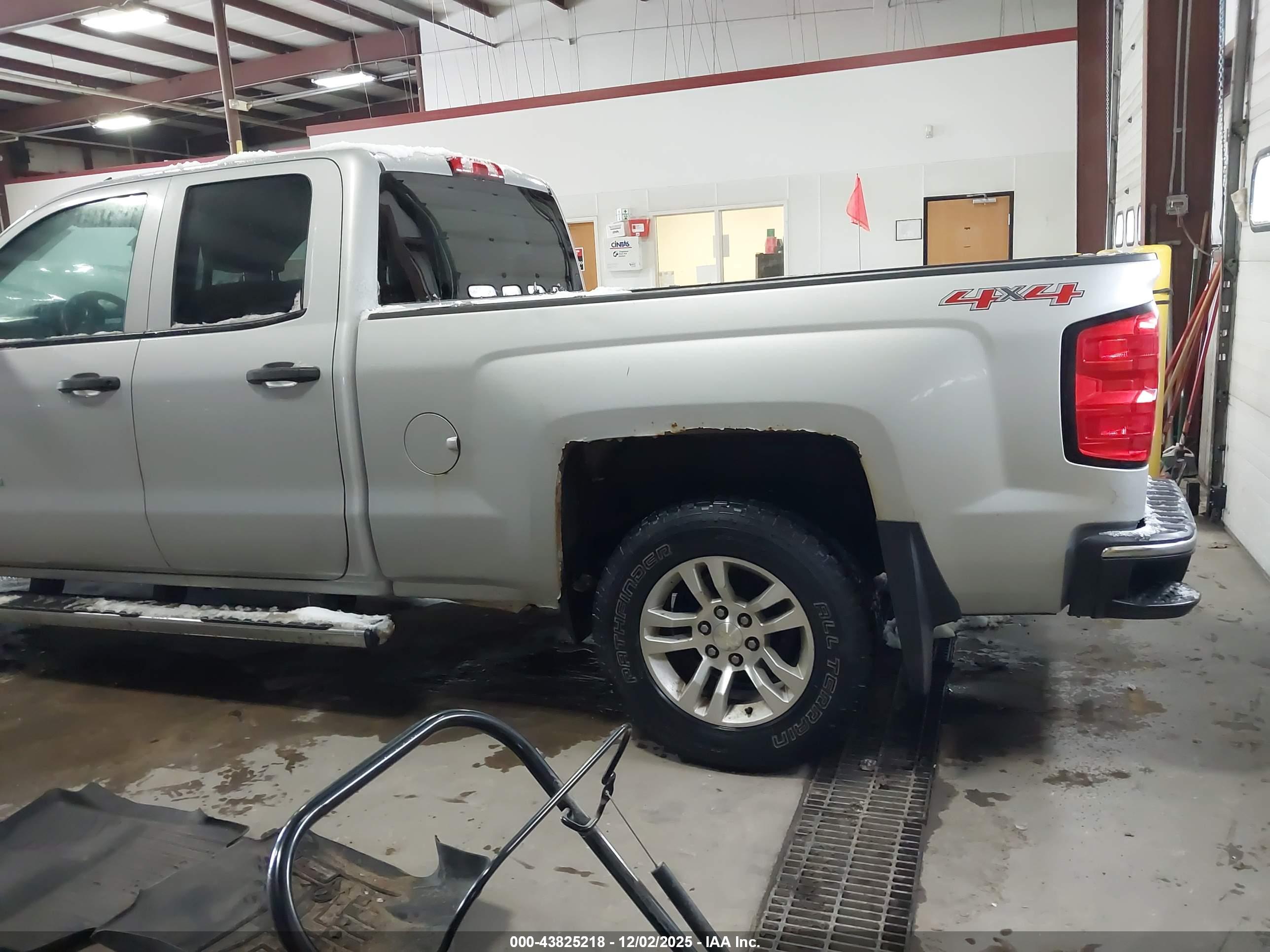 CHEVROLET SILVERADO image 3