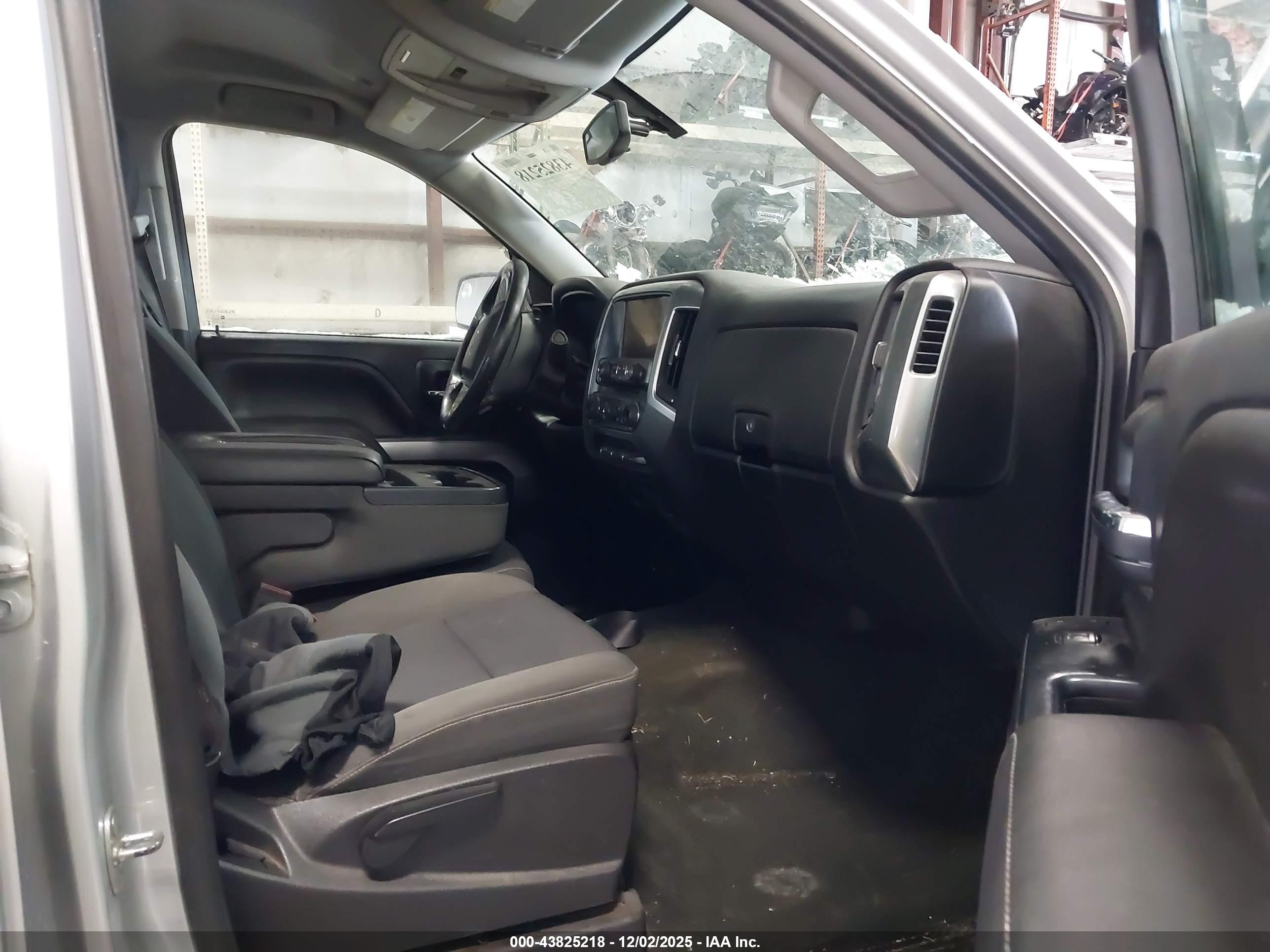 CHEVROLET SILVERADO image 5
