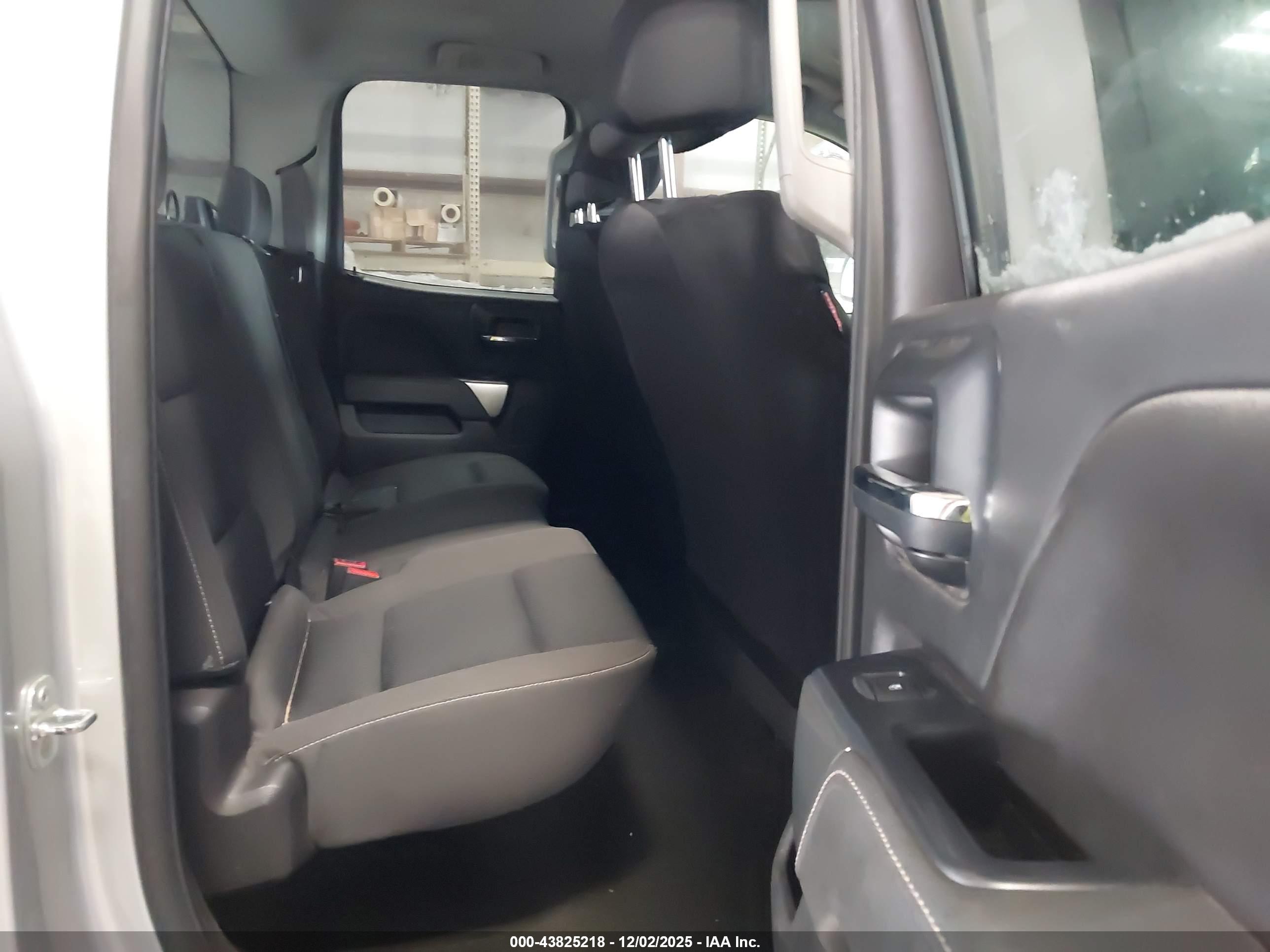 CHEVROLET SILVERADO image 8