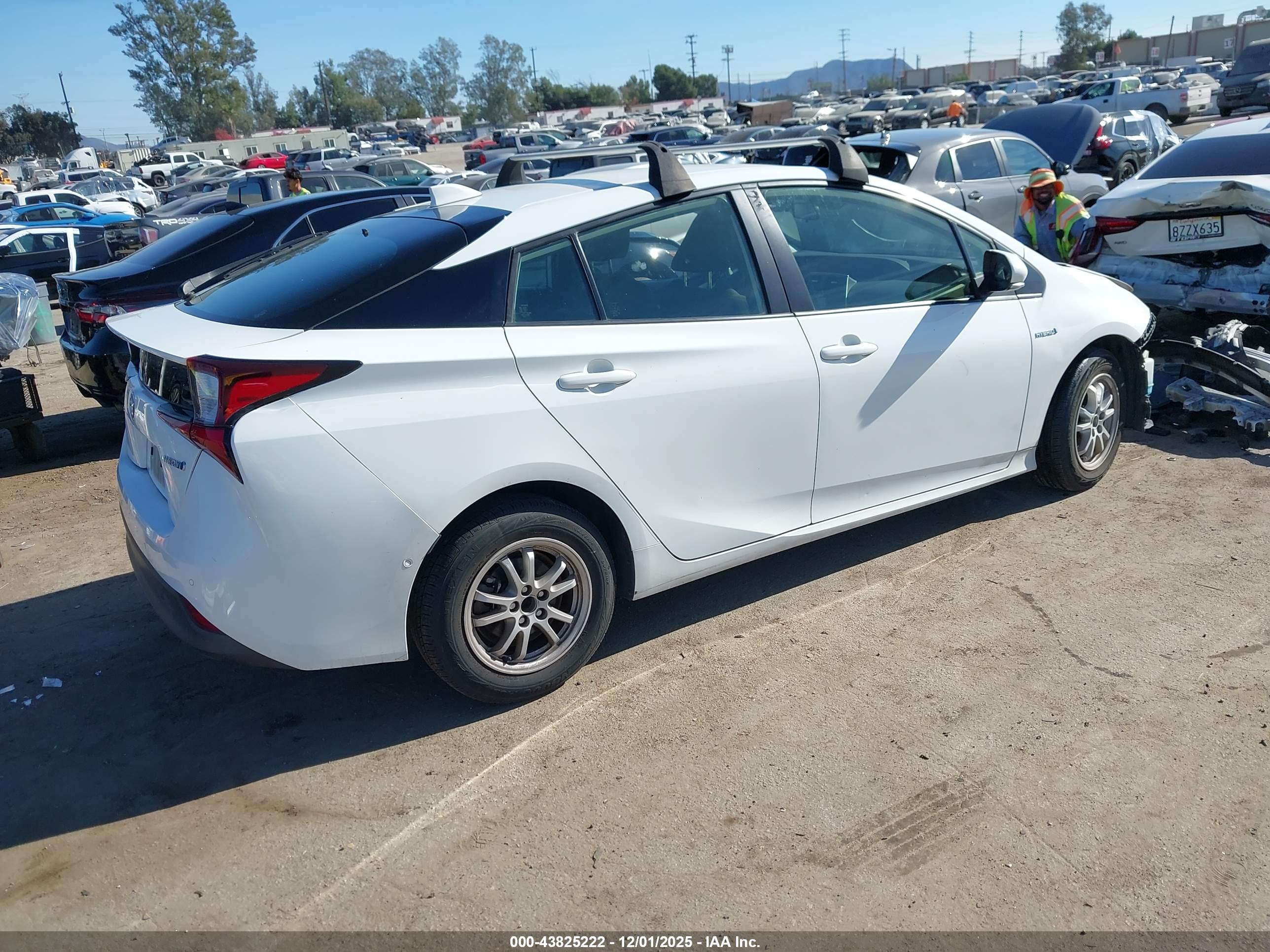 TOYOTA PRIUS image 4