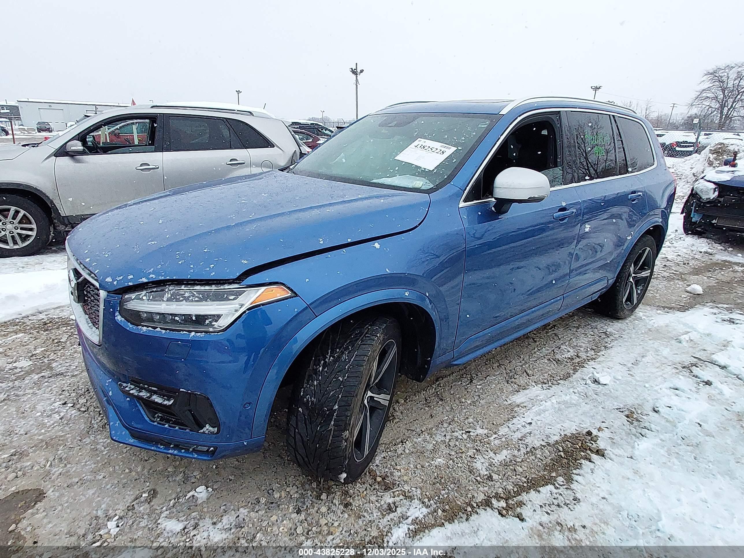 VOLVO XC90 image 2