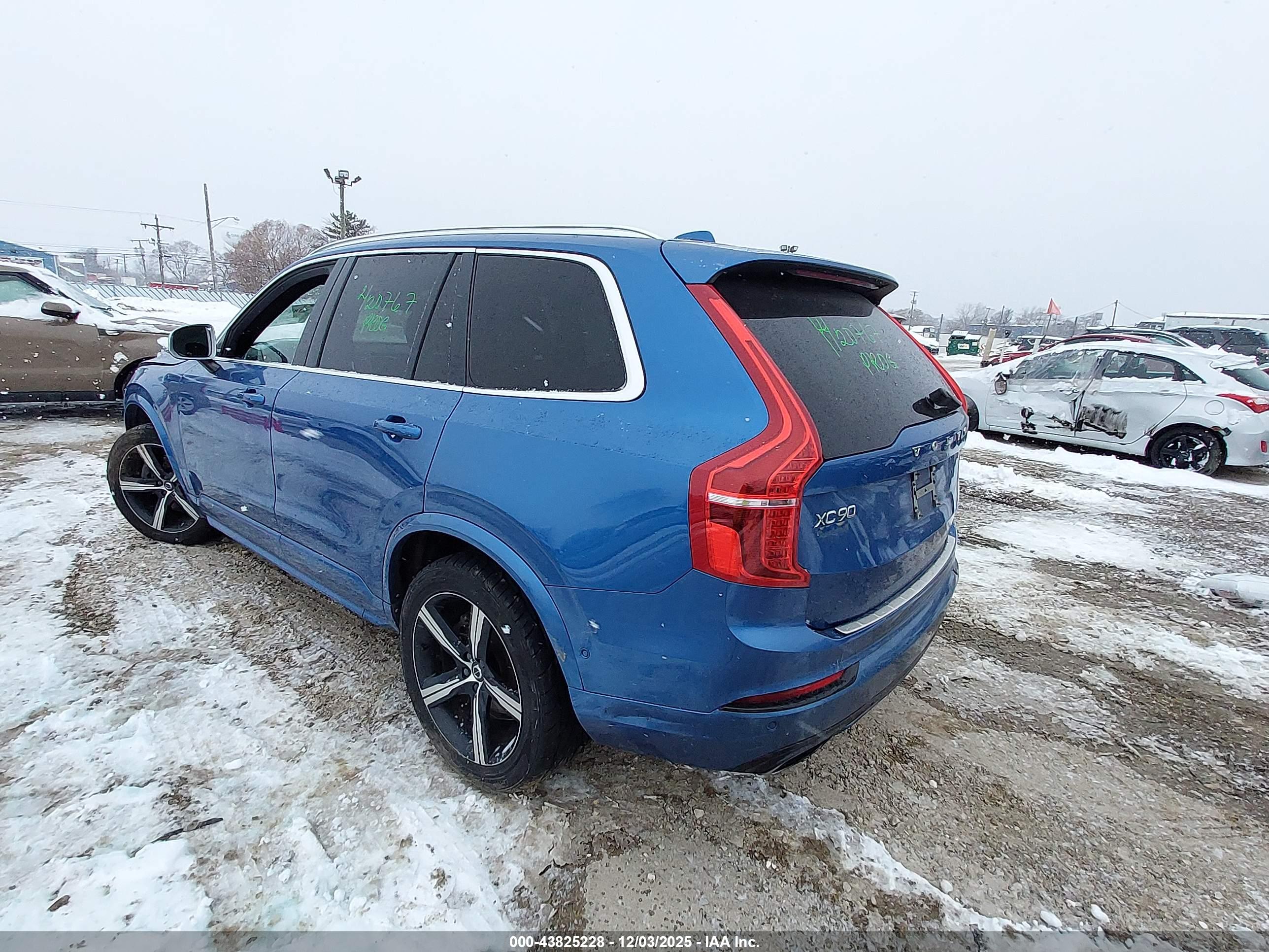 VOLVO XC90 image 3