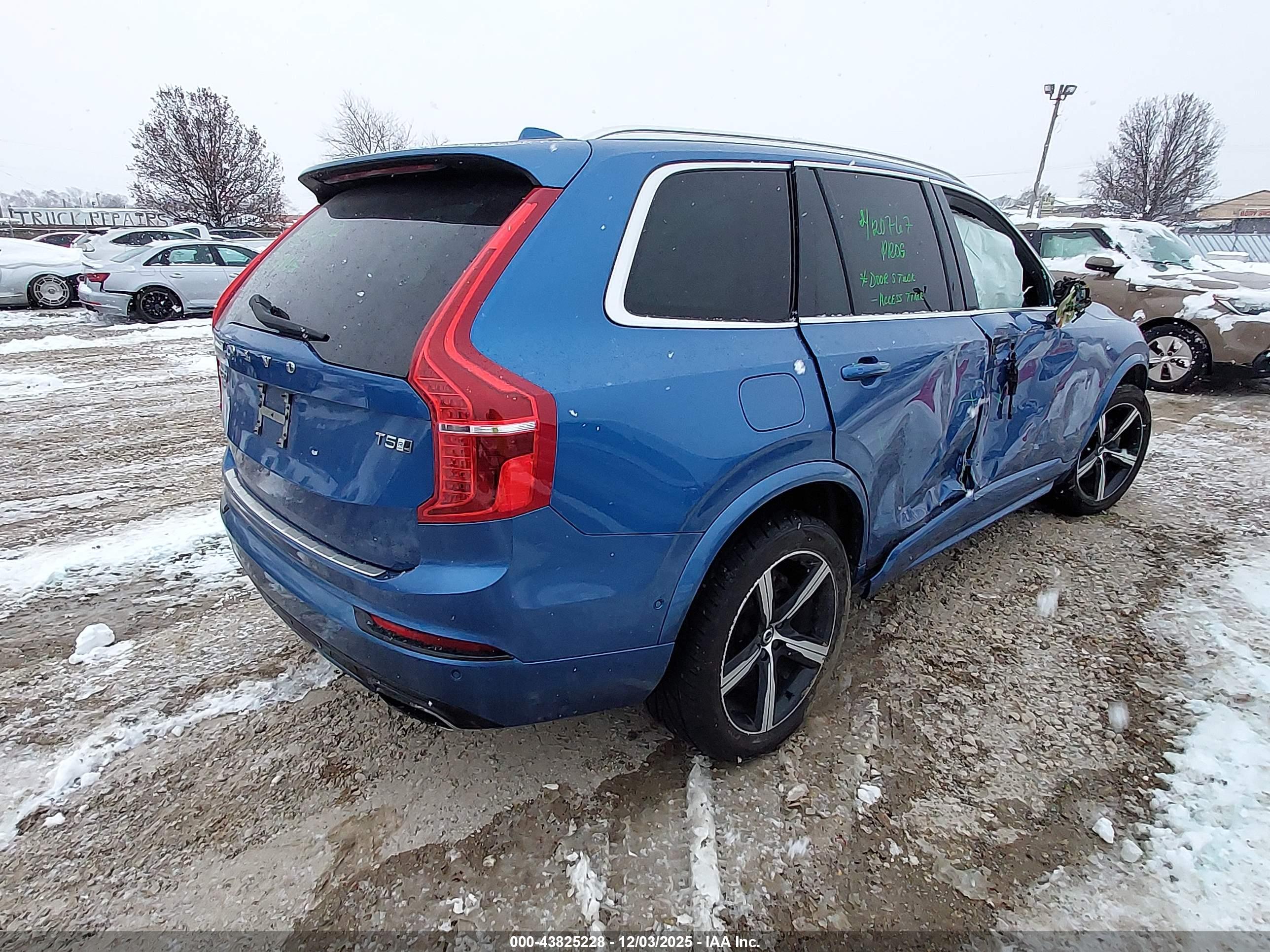 VOLVO XC90 image 4