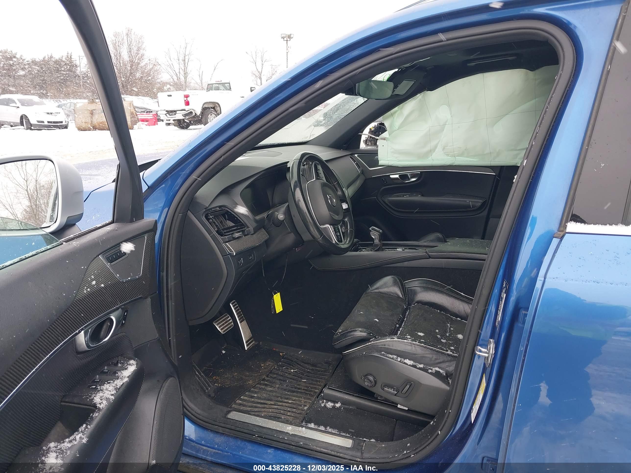 VOLVO XC90 image 5