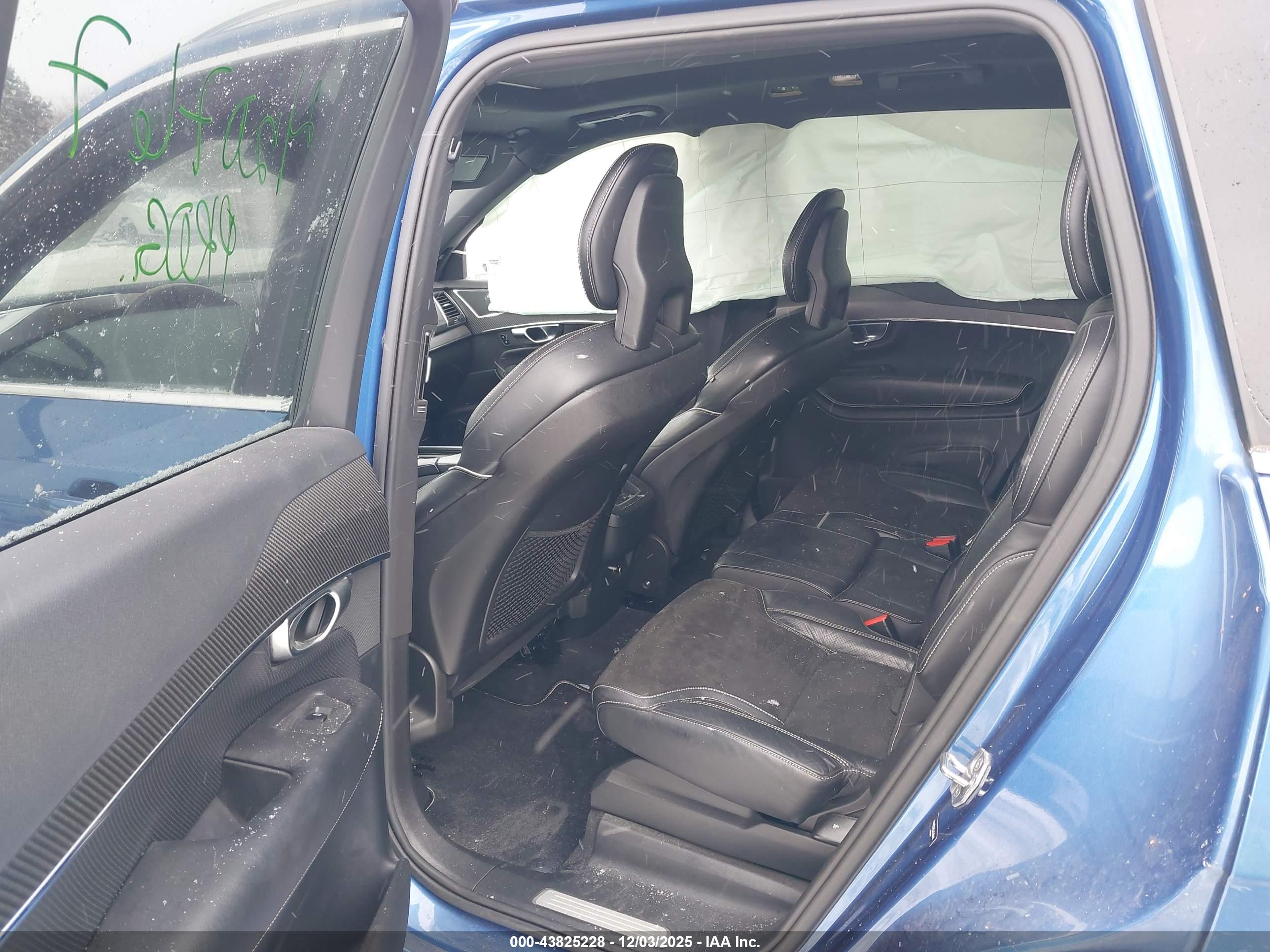 VOLVO XC90 image 8