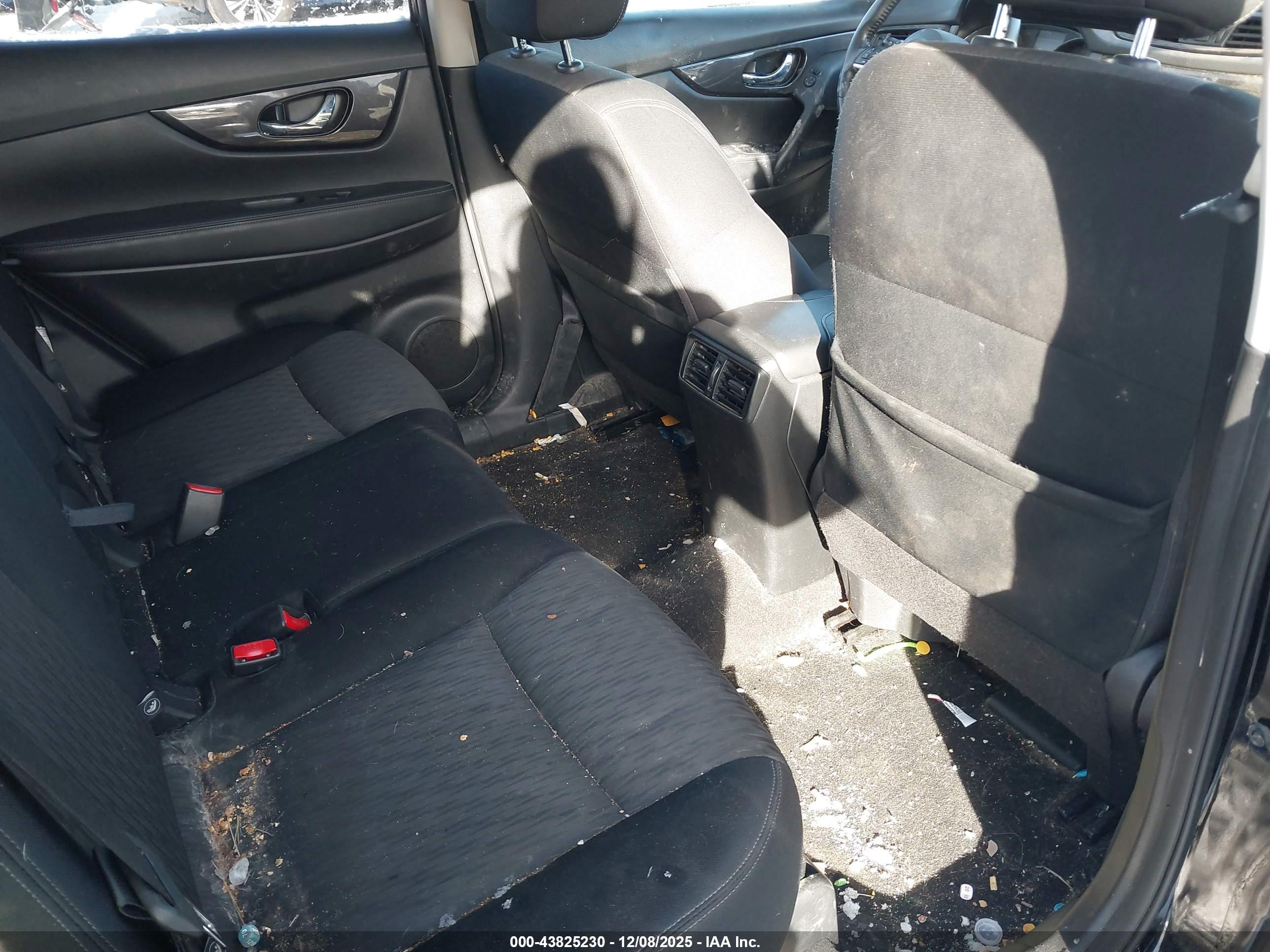 NISSAN ROGUE image 8
