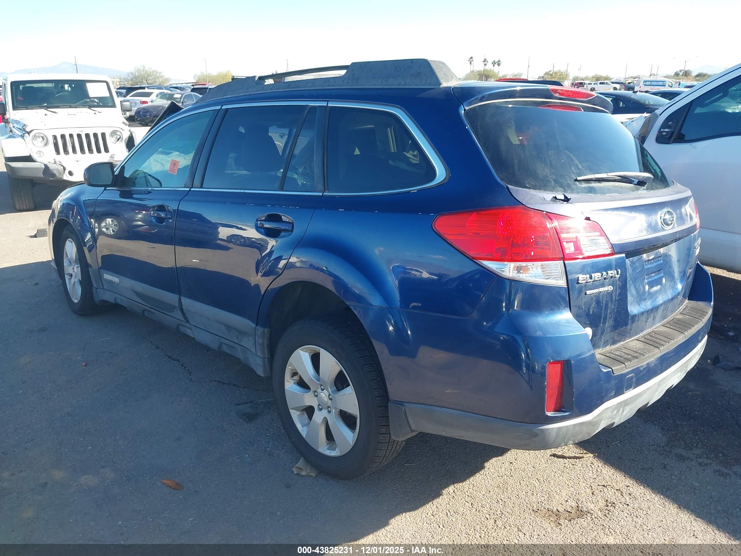 SUBARU OUTBACK image 3