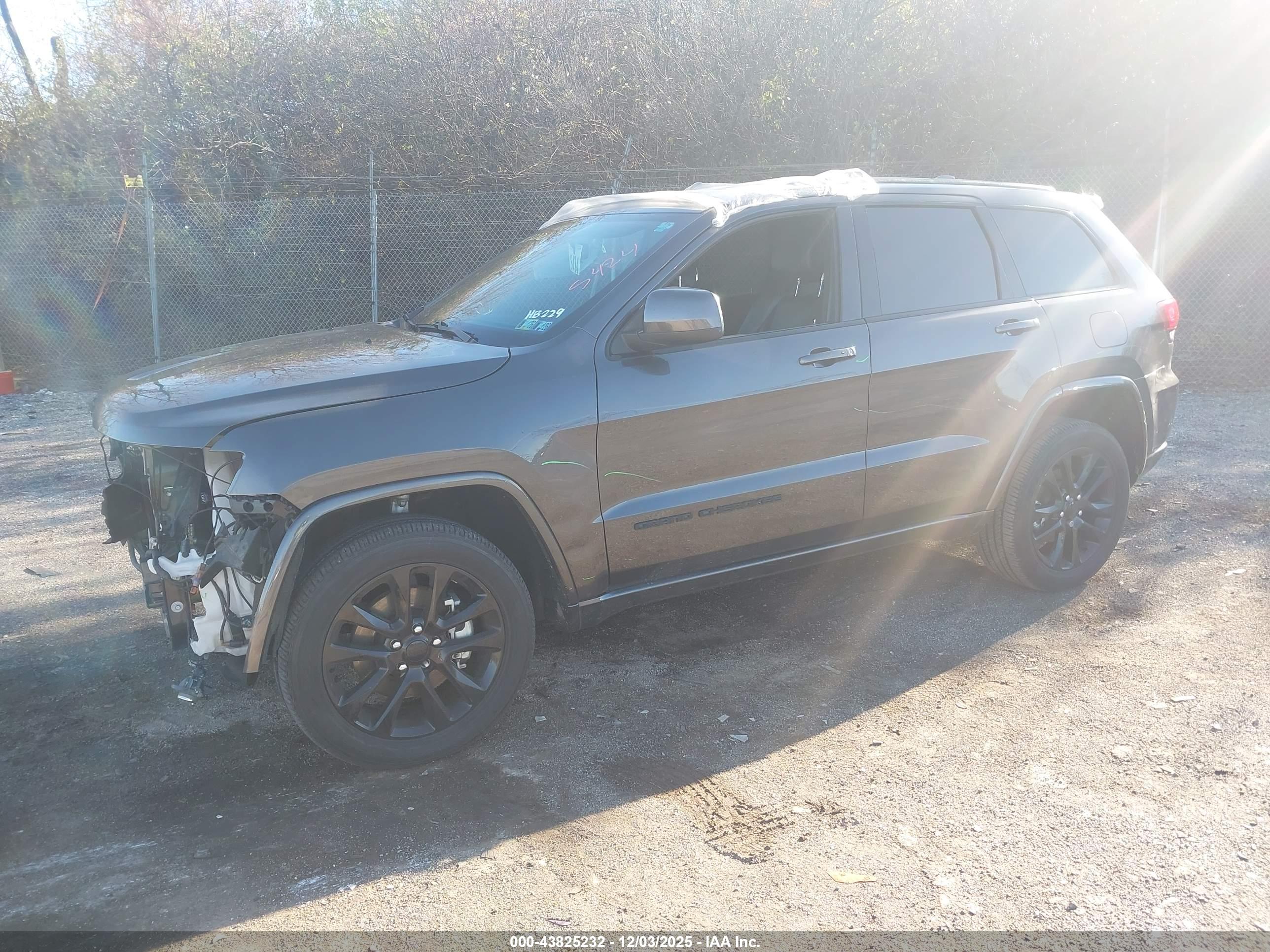 JEEP GRAND image 2