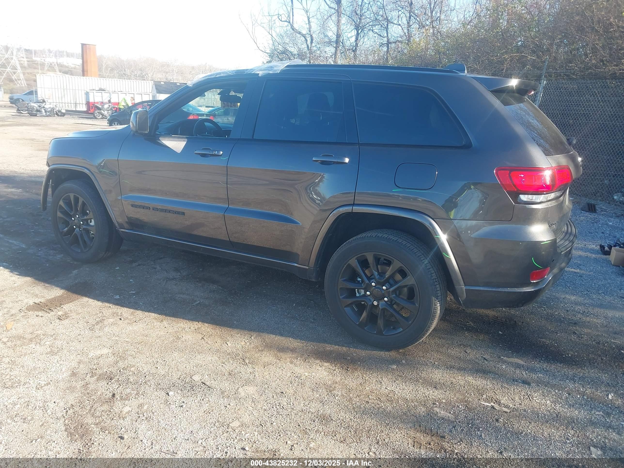 JEEP GRAND image 3