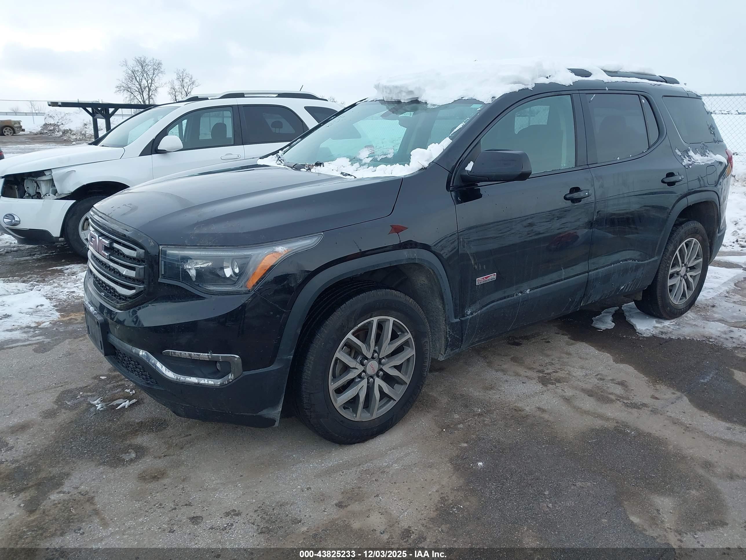 GMC ACADIA image 2