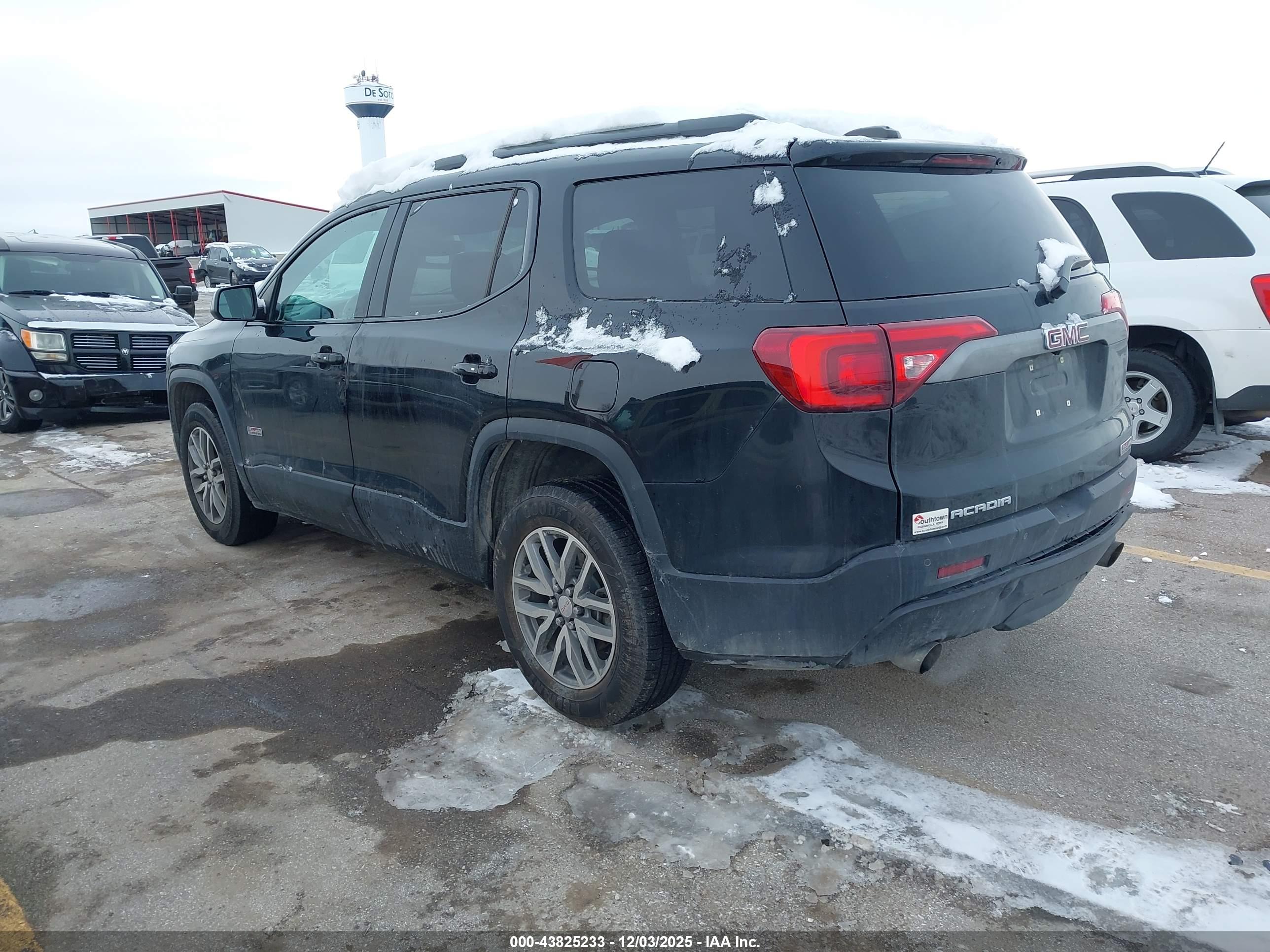 GMC ACADIA image 3