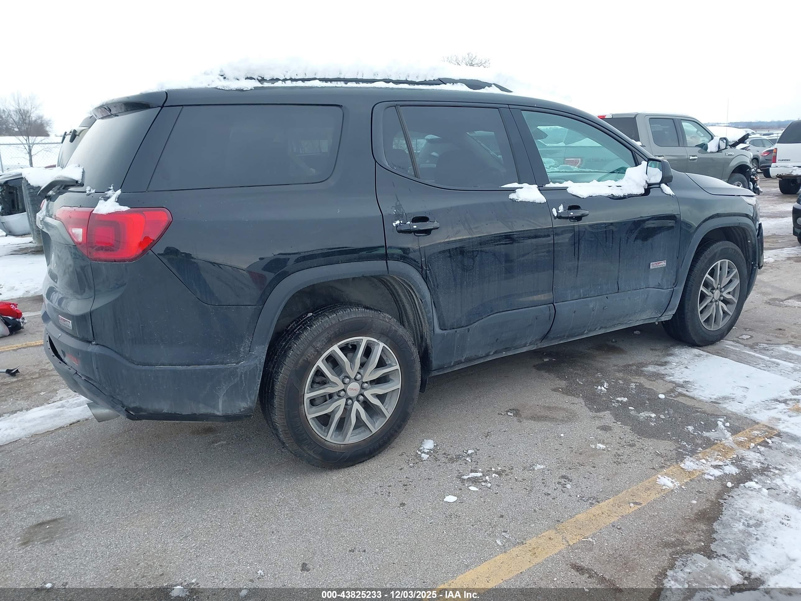 GMC ACADIA image 4