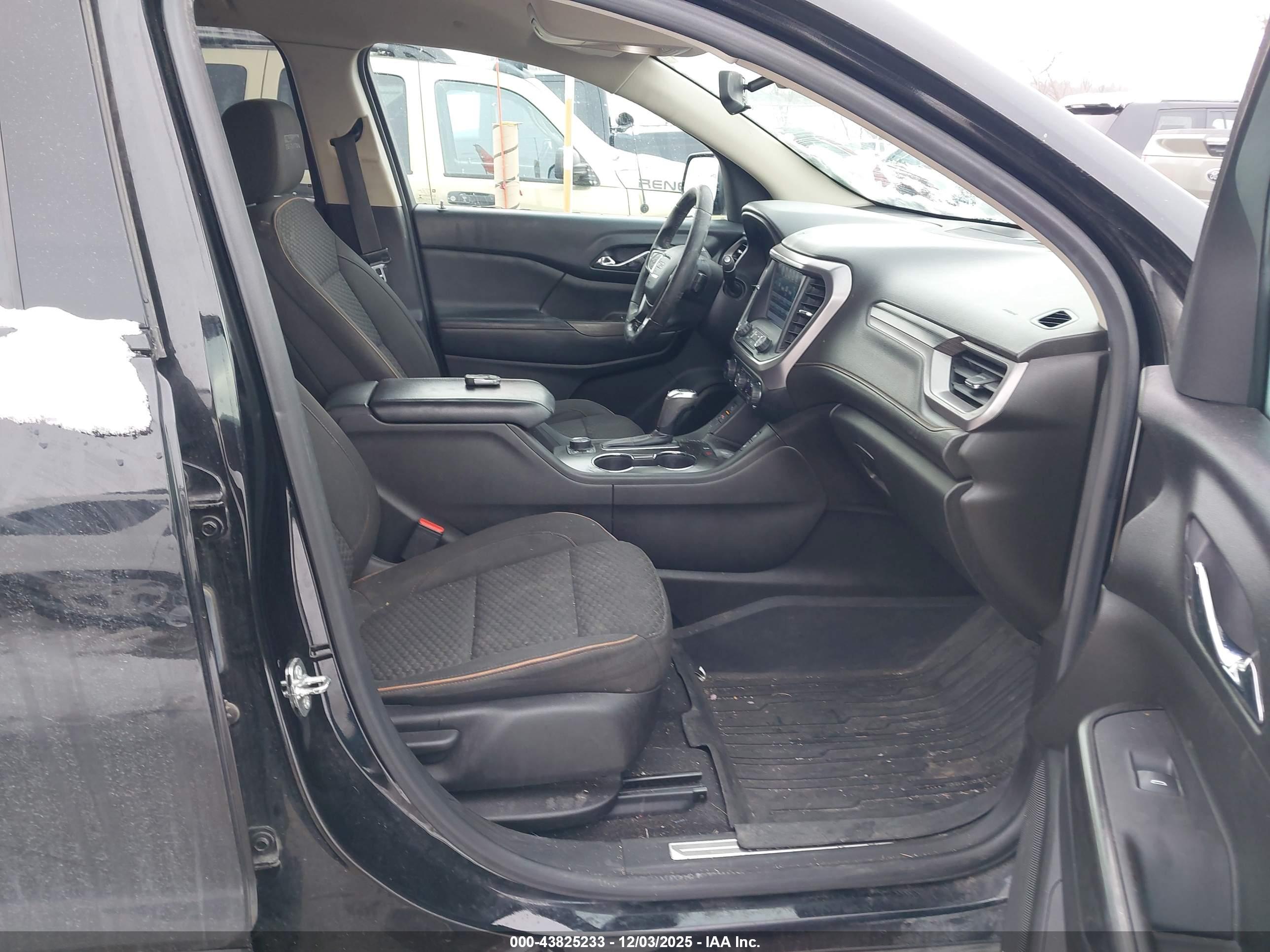 GMC ACADIA image 5