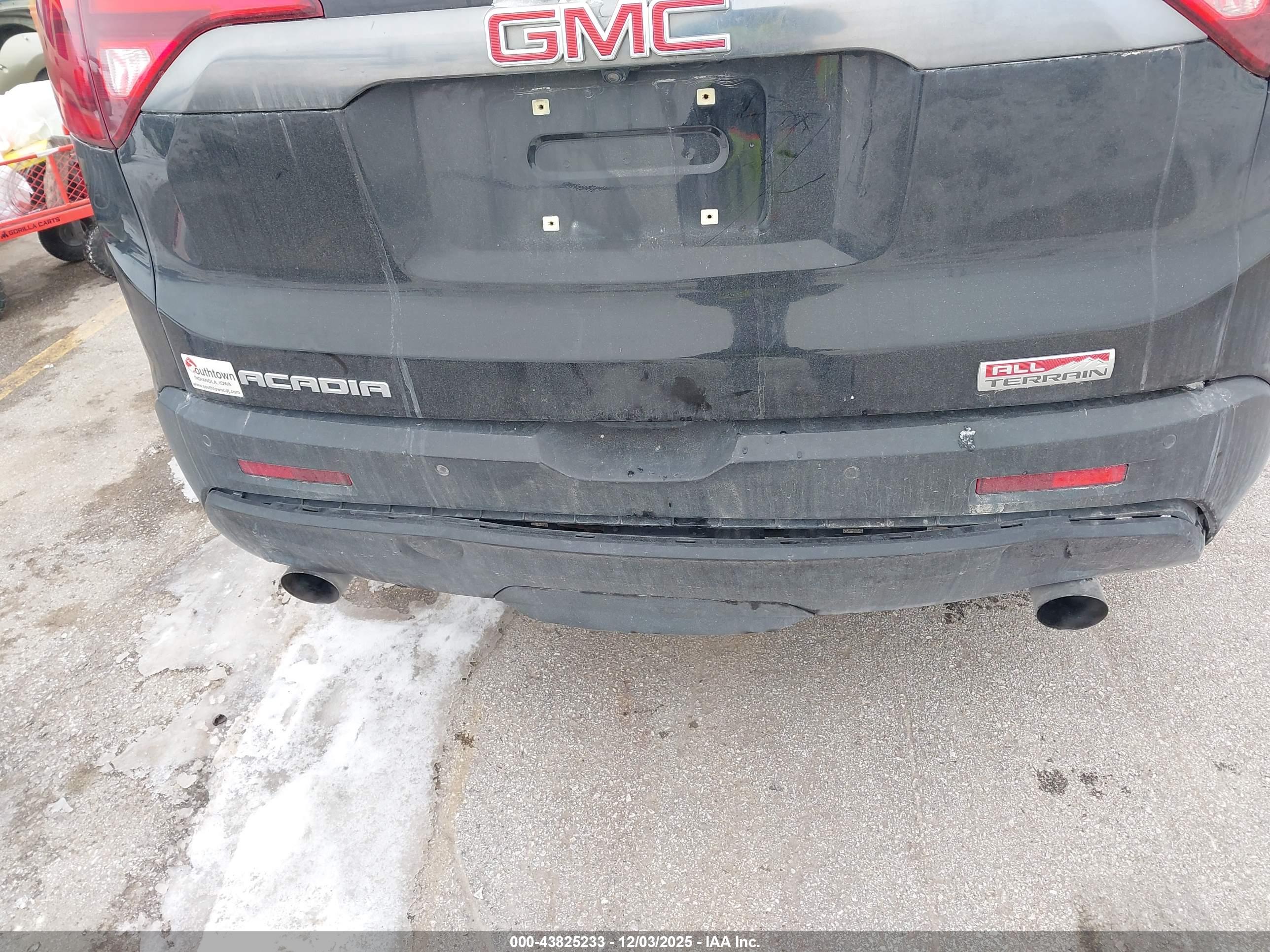 GMC ACADIA image 6