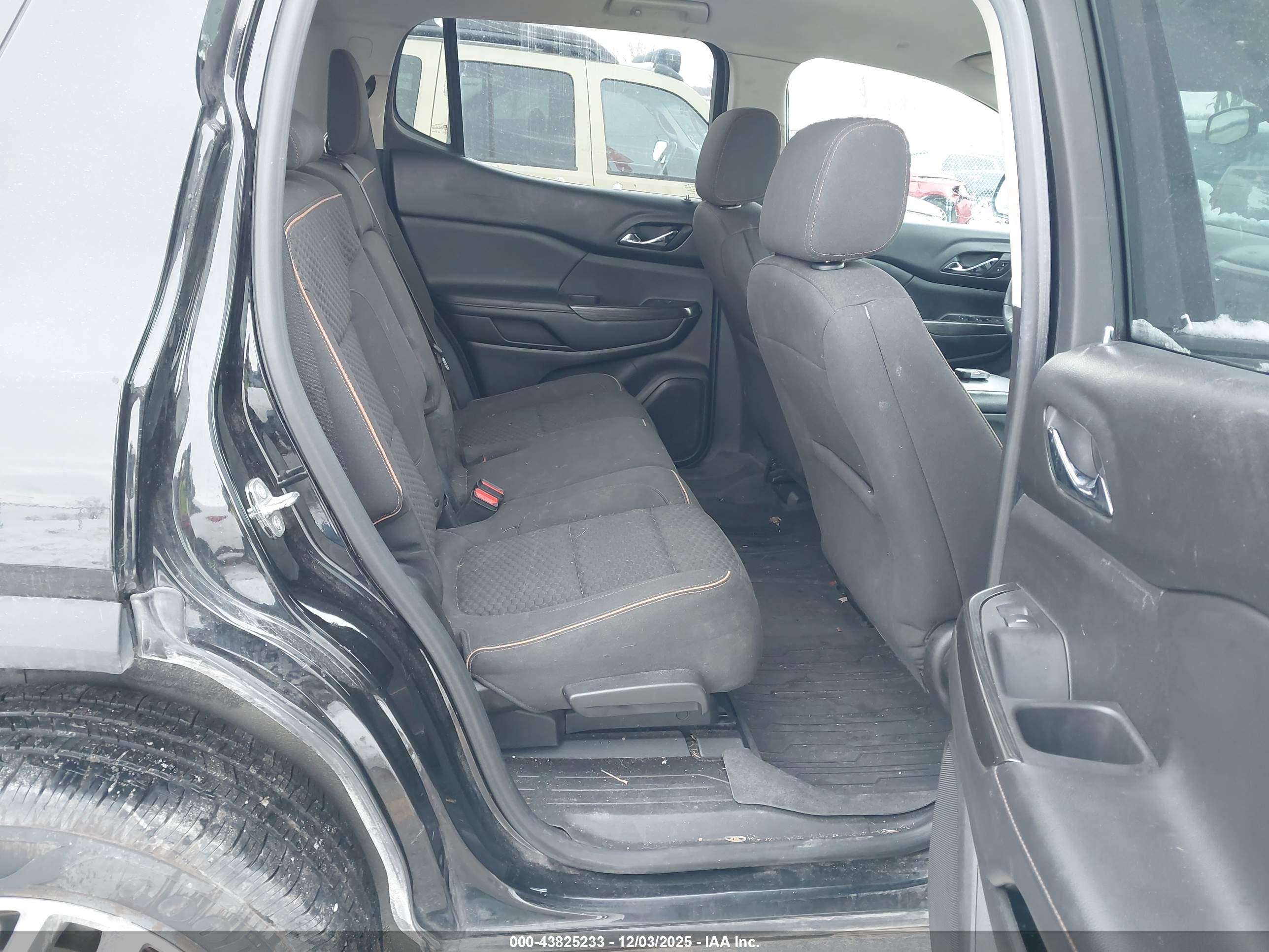 GMC ACADIA image 8