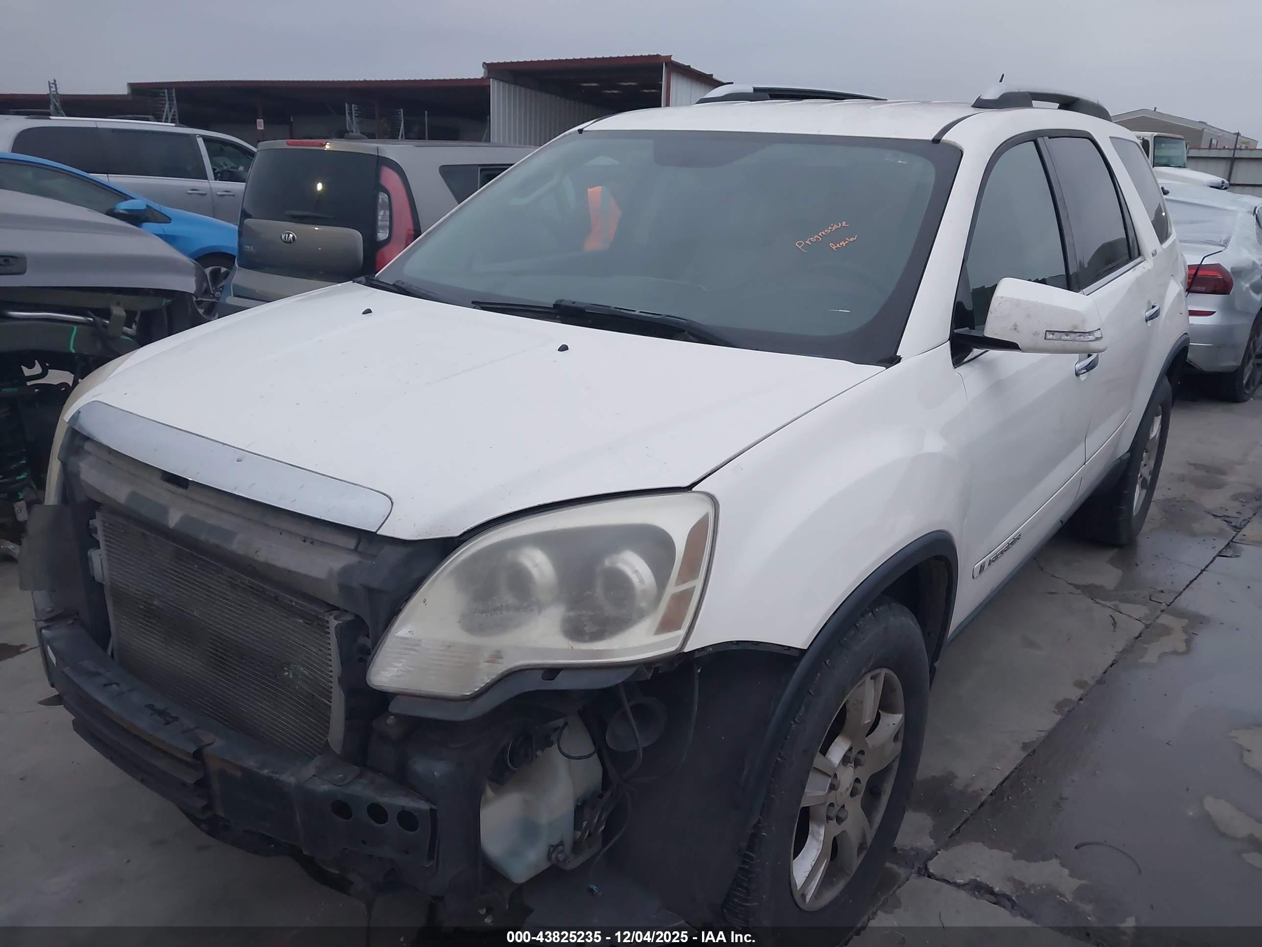 GMC ACADIA image 2