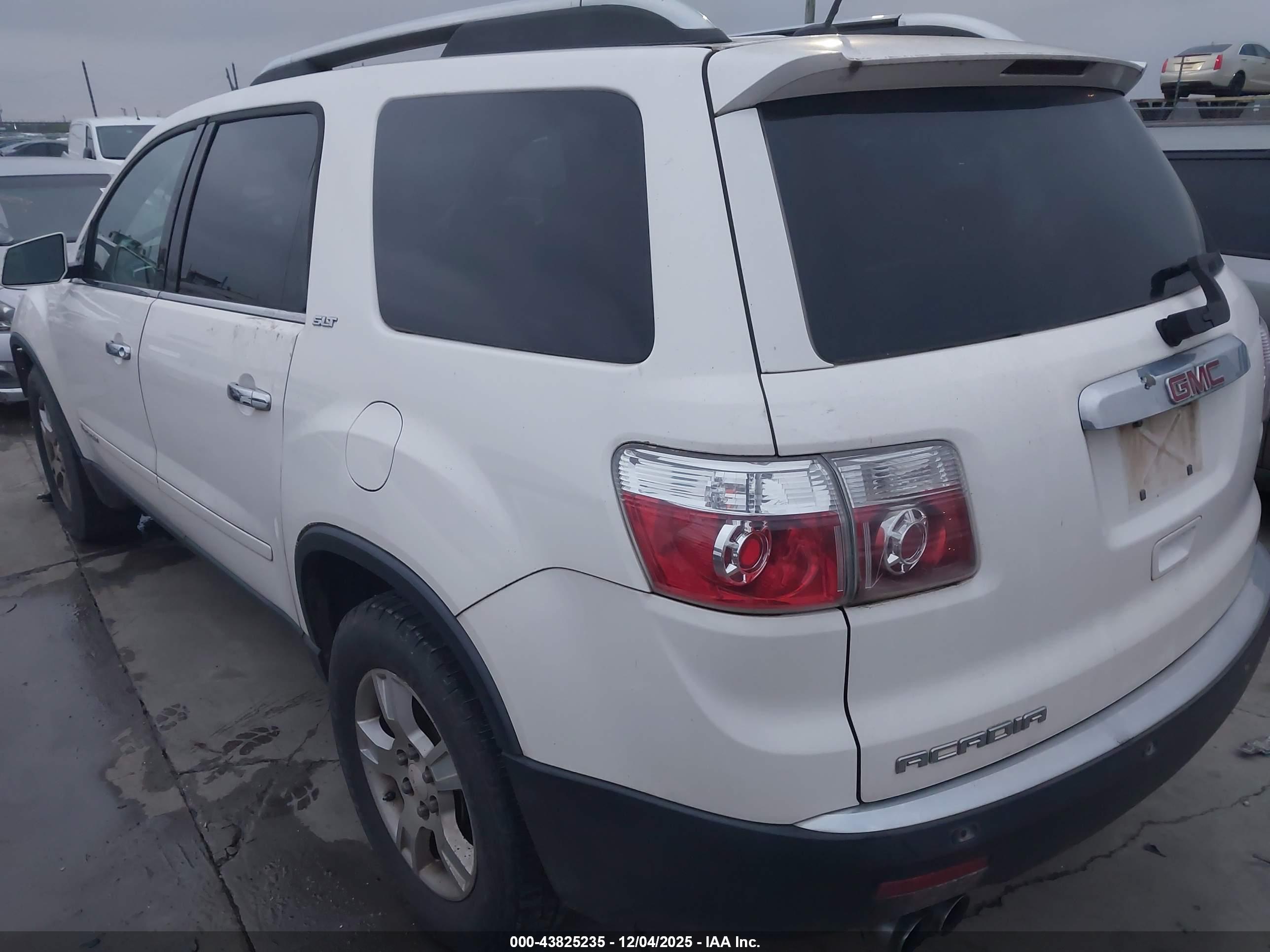 GMC ACADIA image 3