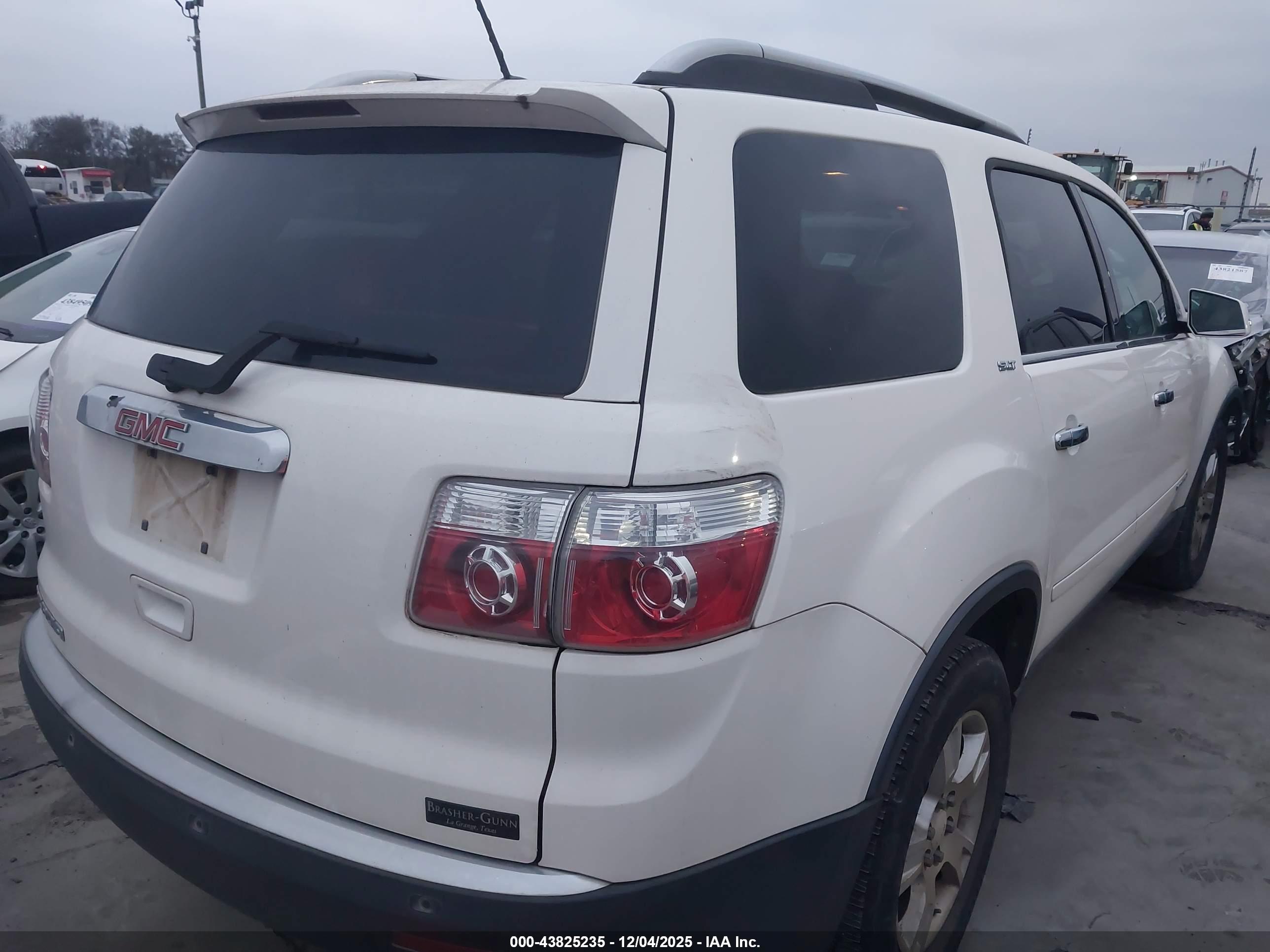 GMC ACADIA image 4