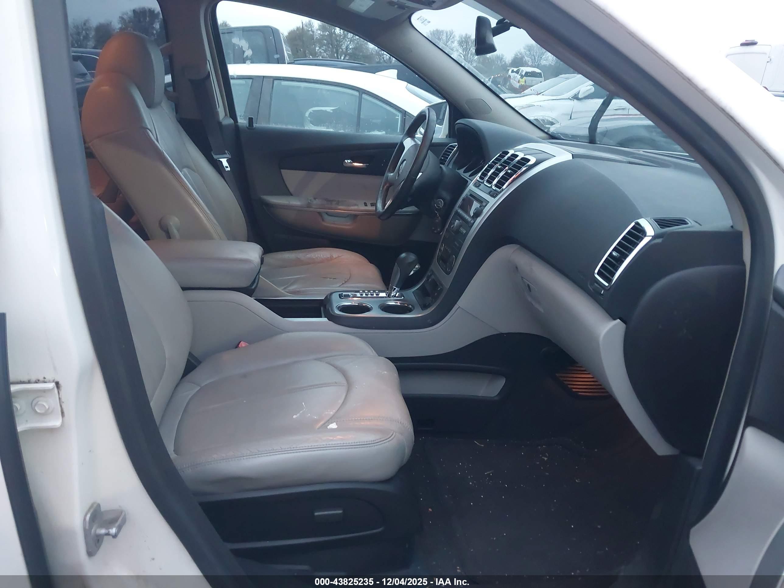 GMC ACADIA image 5