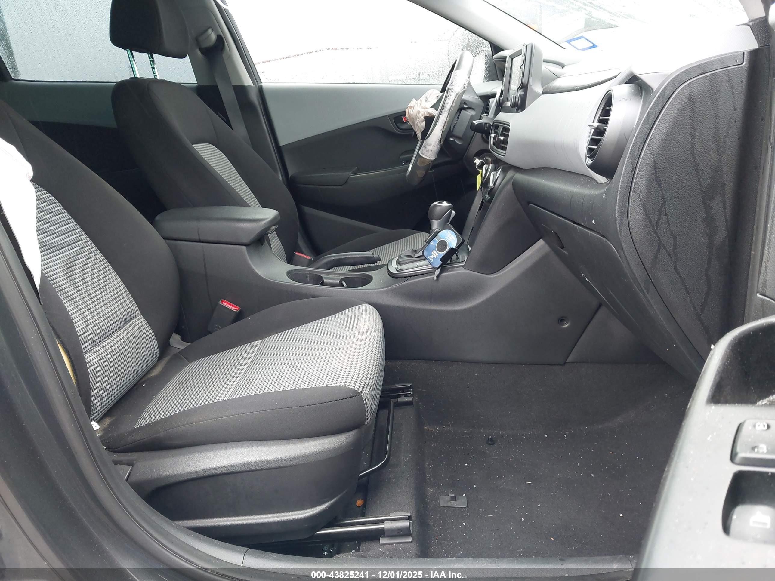 HYUNDAI KONA image 5
