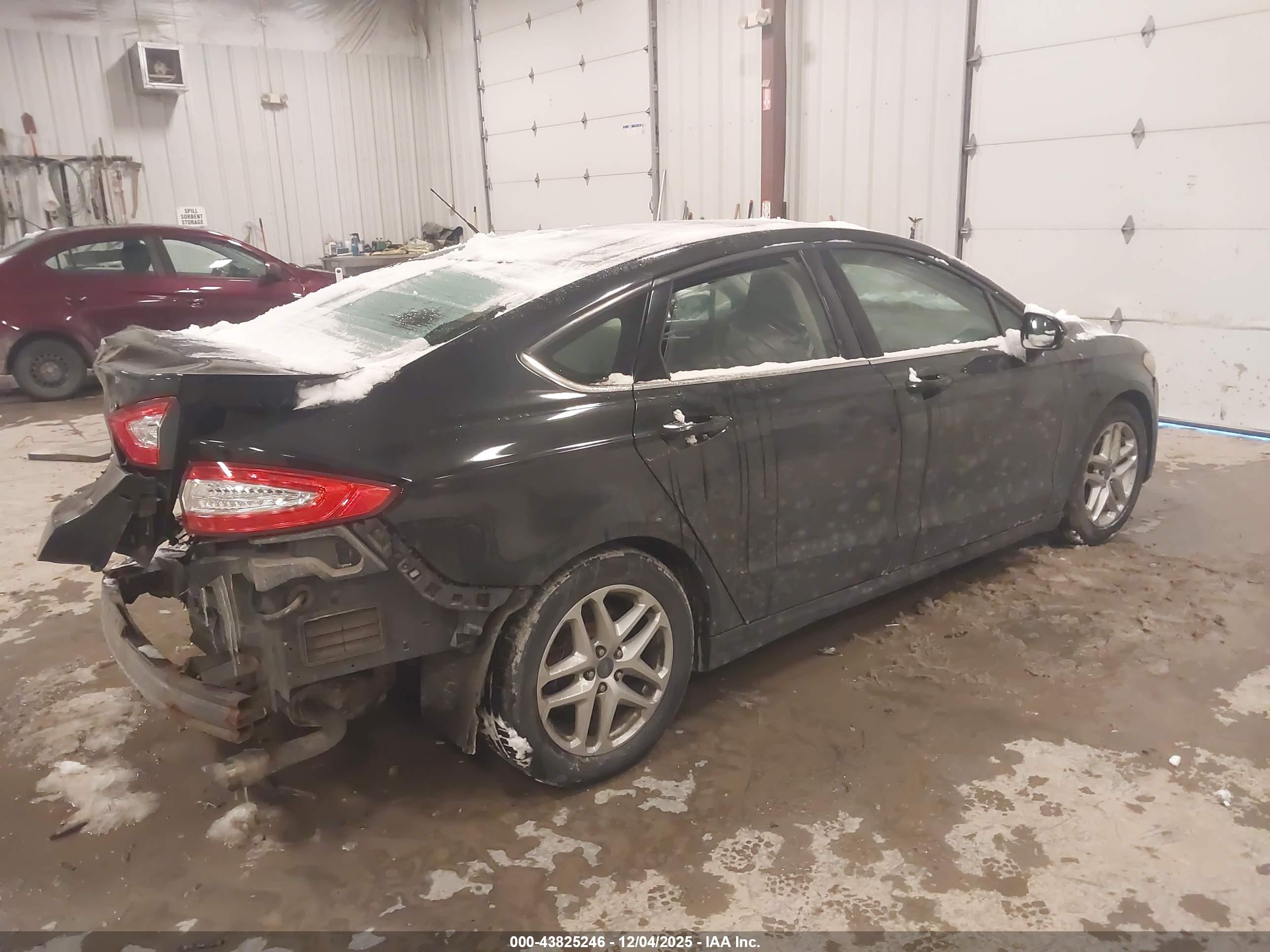 FORD FUSION image 4