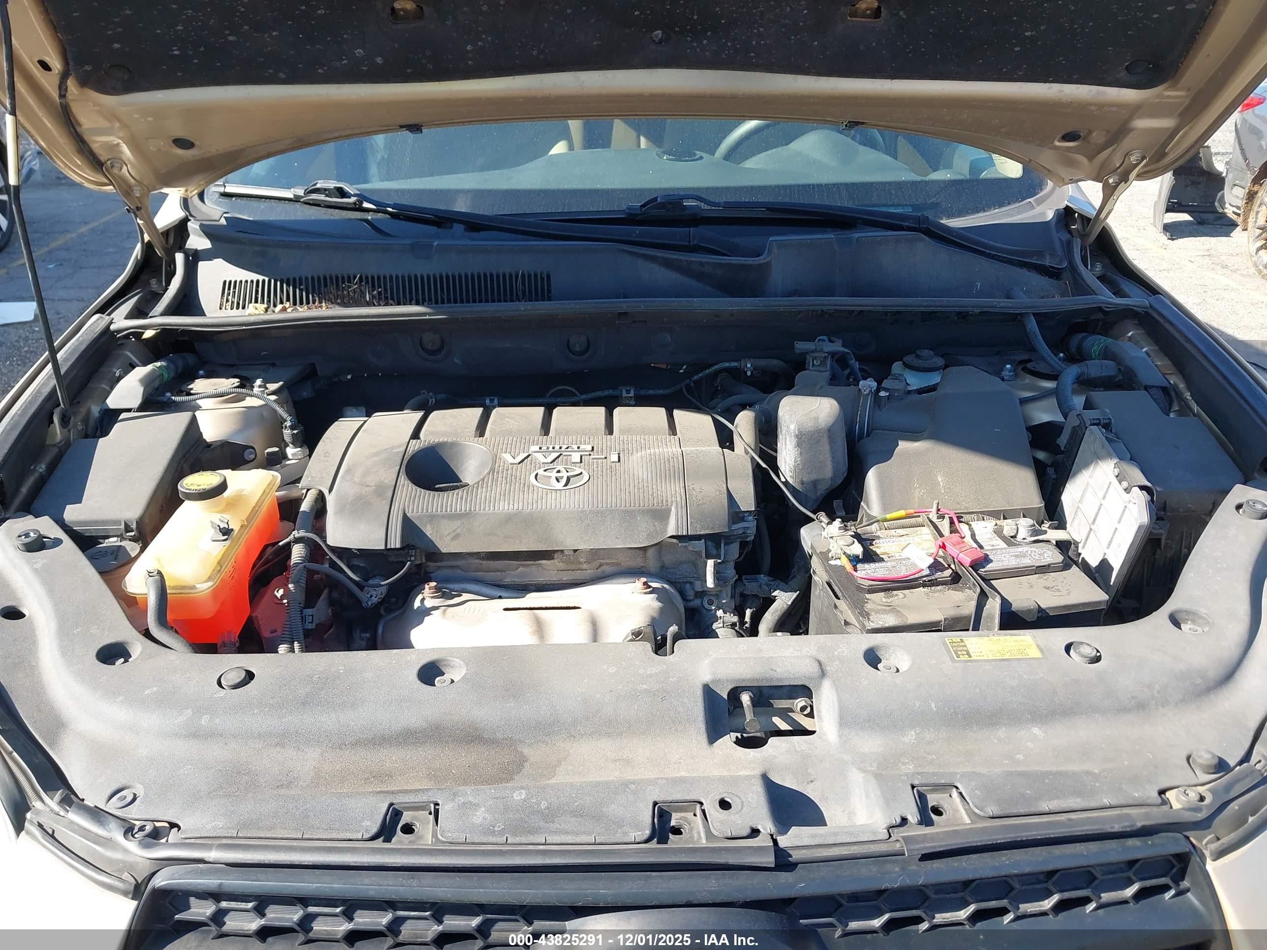 TOYOTA RAV4 image 10