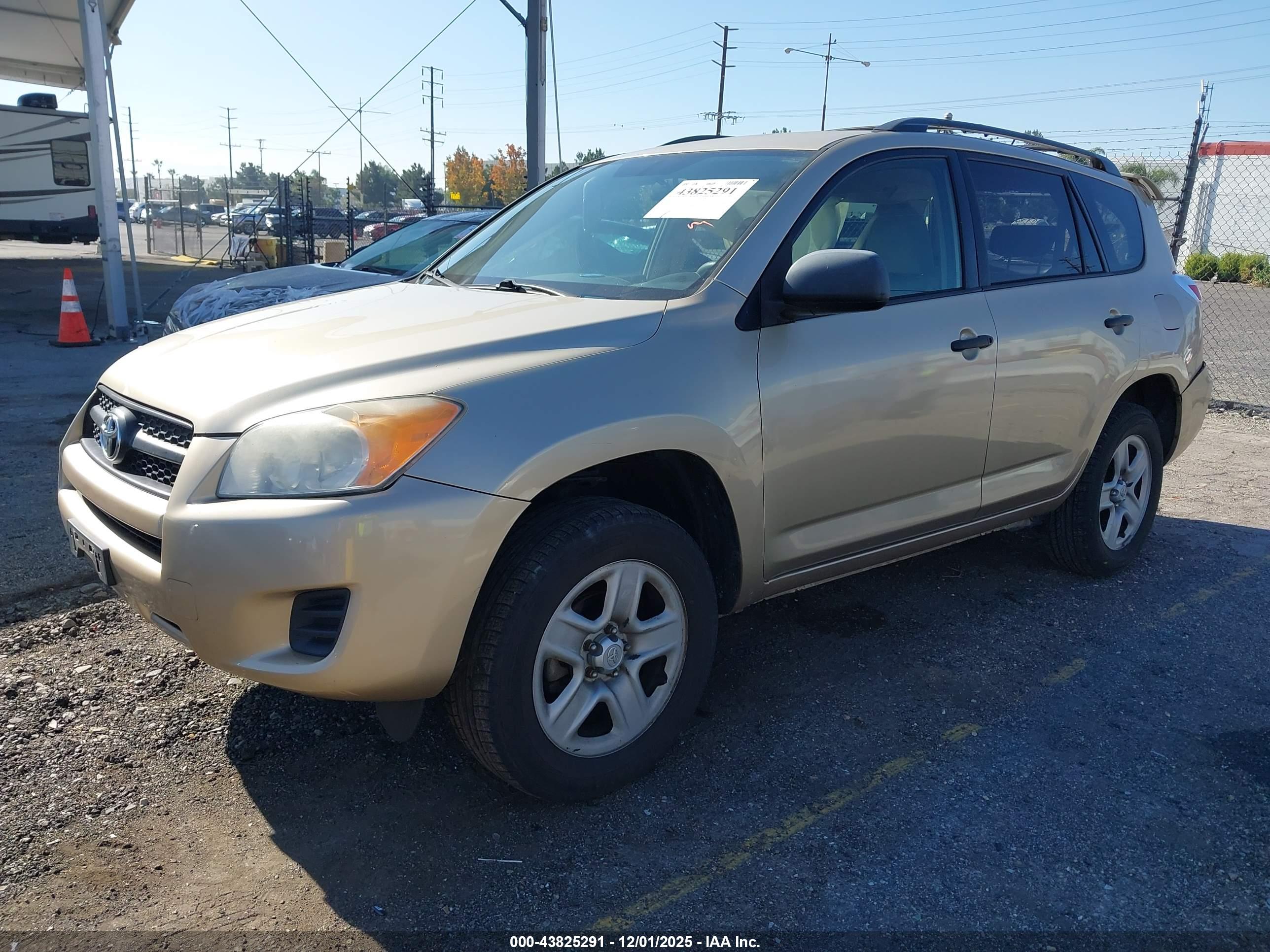 TOYOTA RAV4 image 2