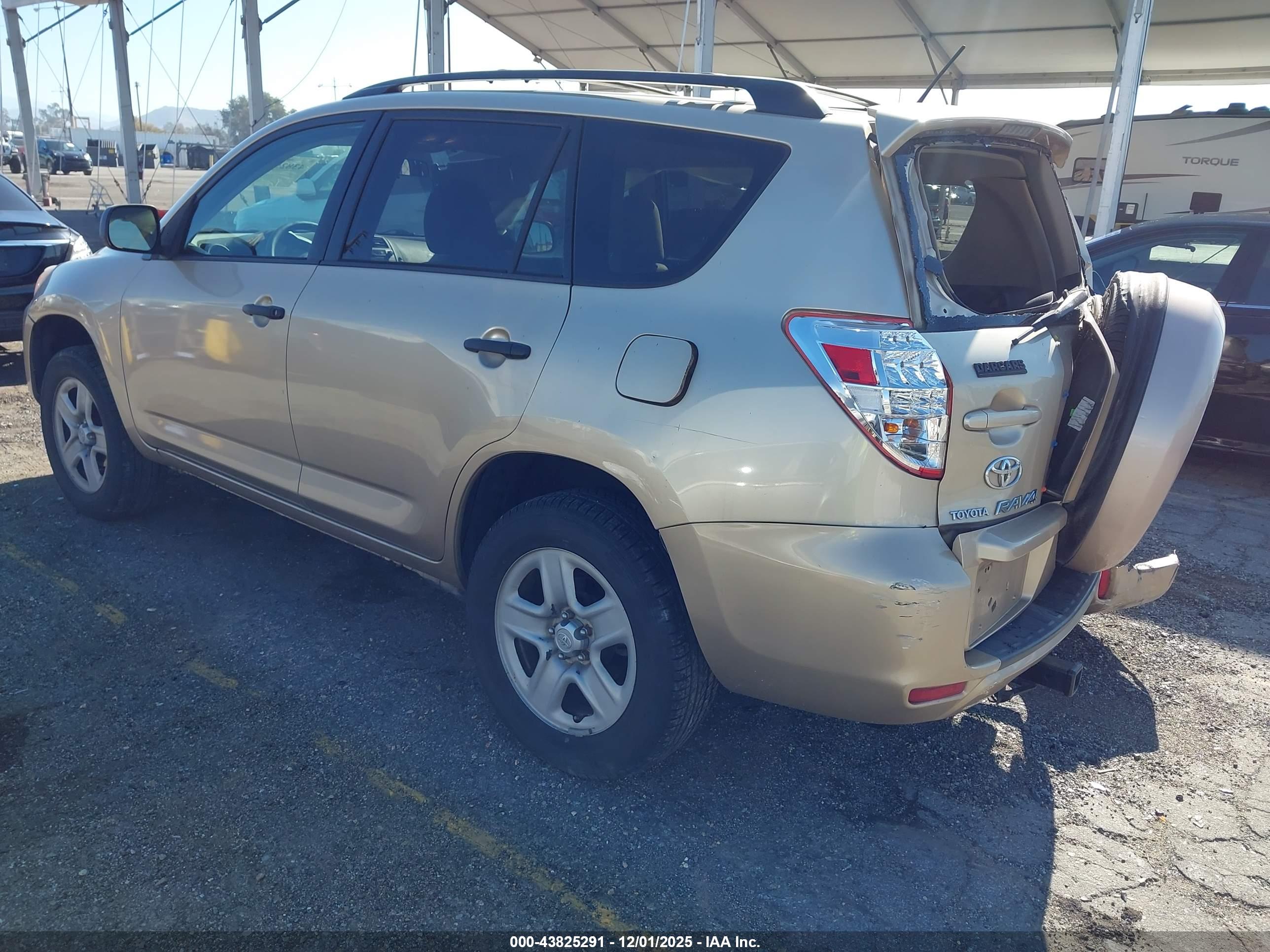 TOYOTA RAV4 image 3