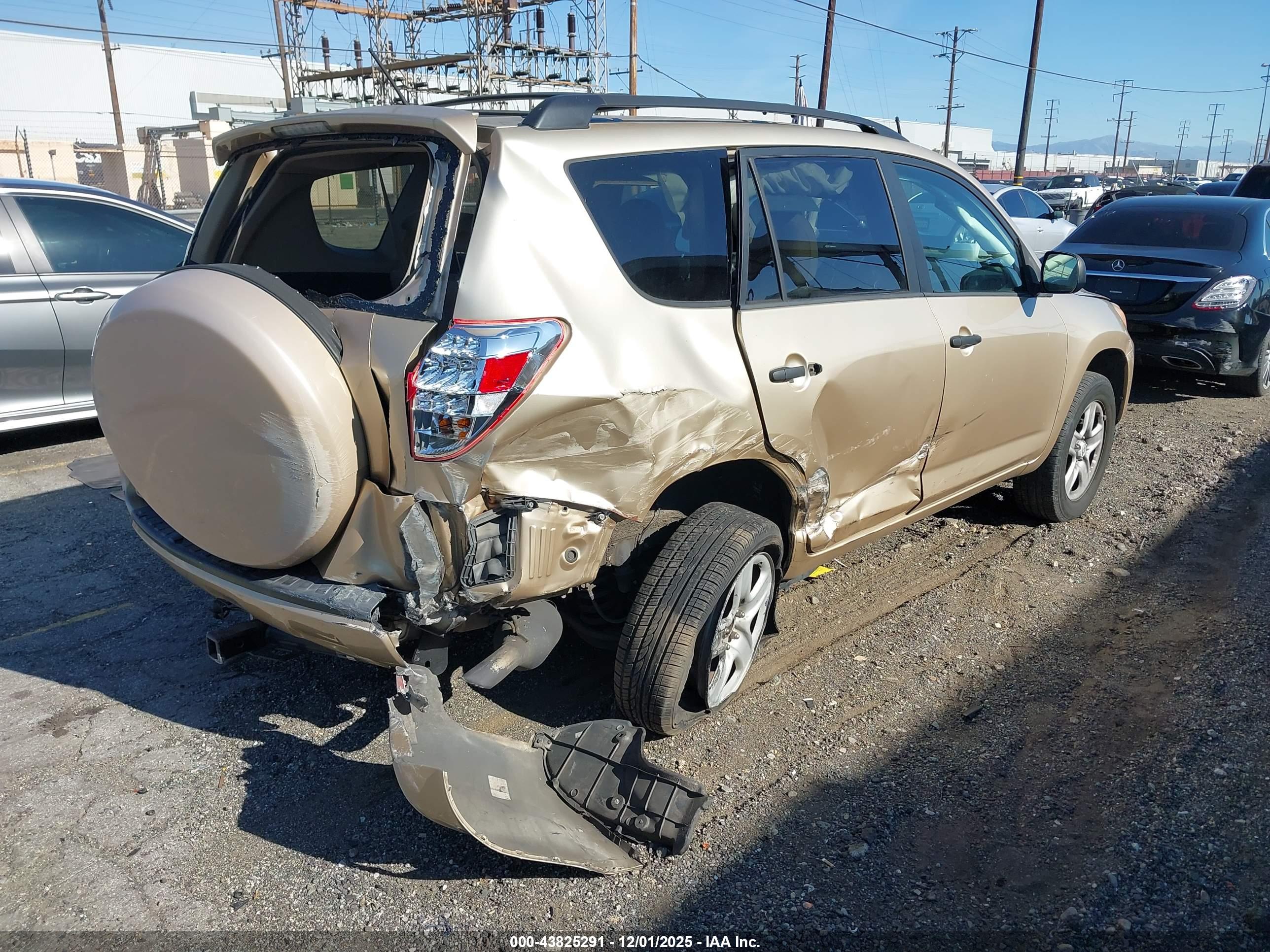 TOYOTA RAV4 image 6