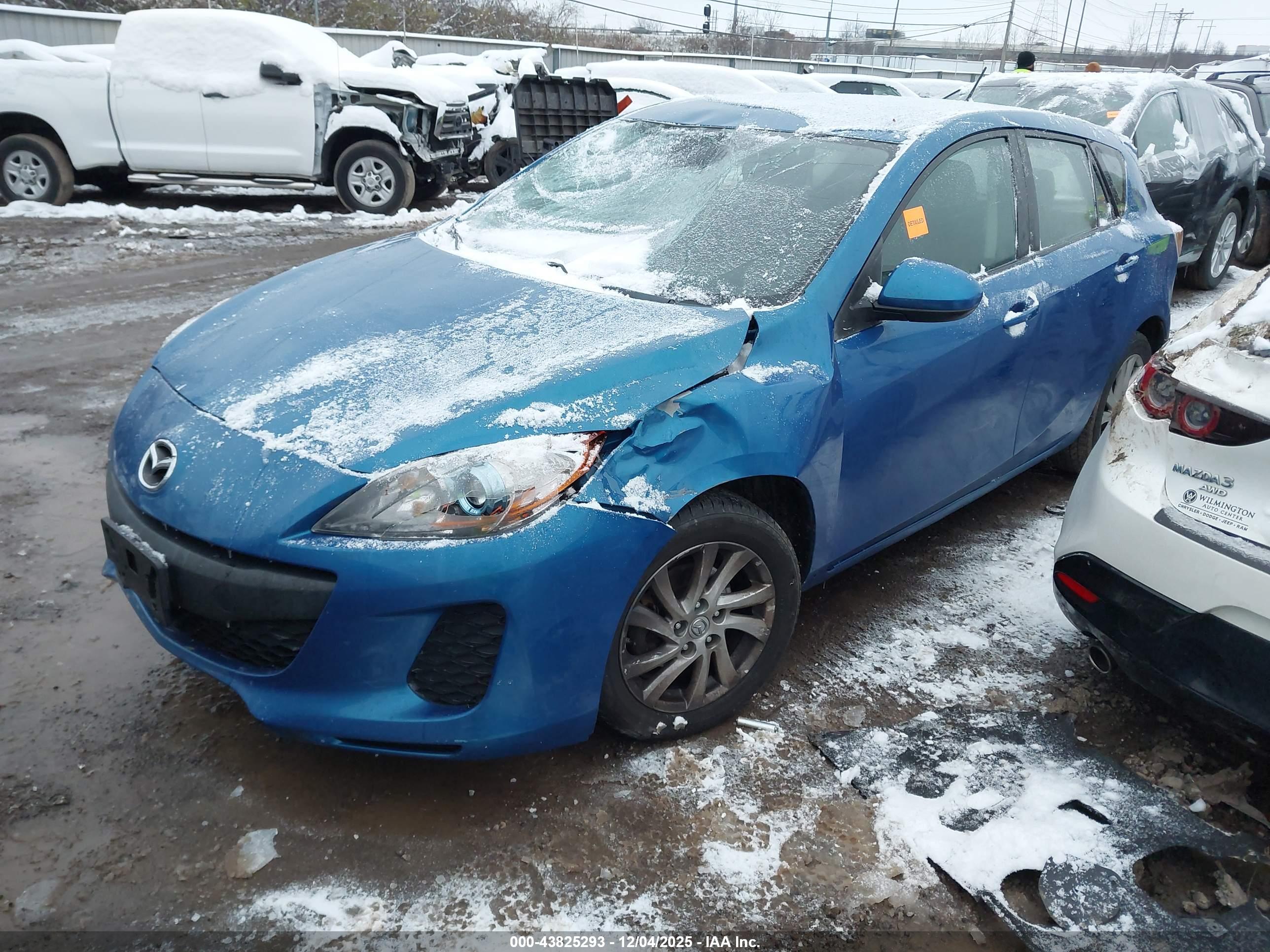 MAZDA MAZDA3 image 2