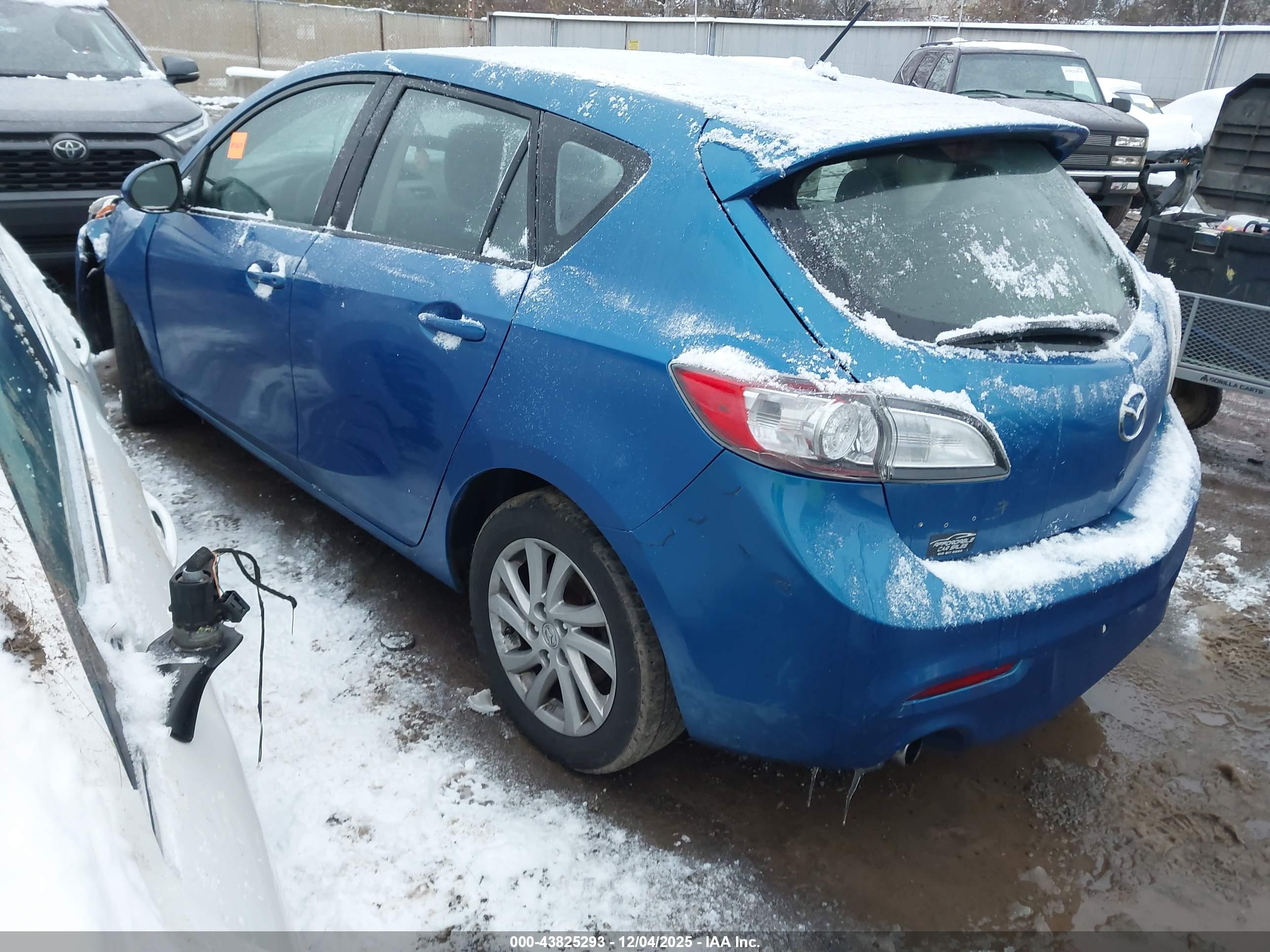 MAZDA MAZDA3 image 3