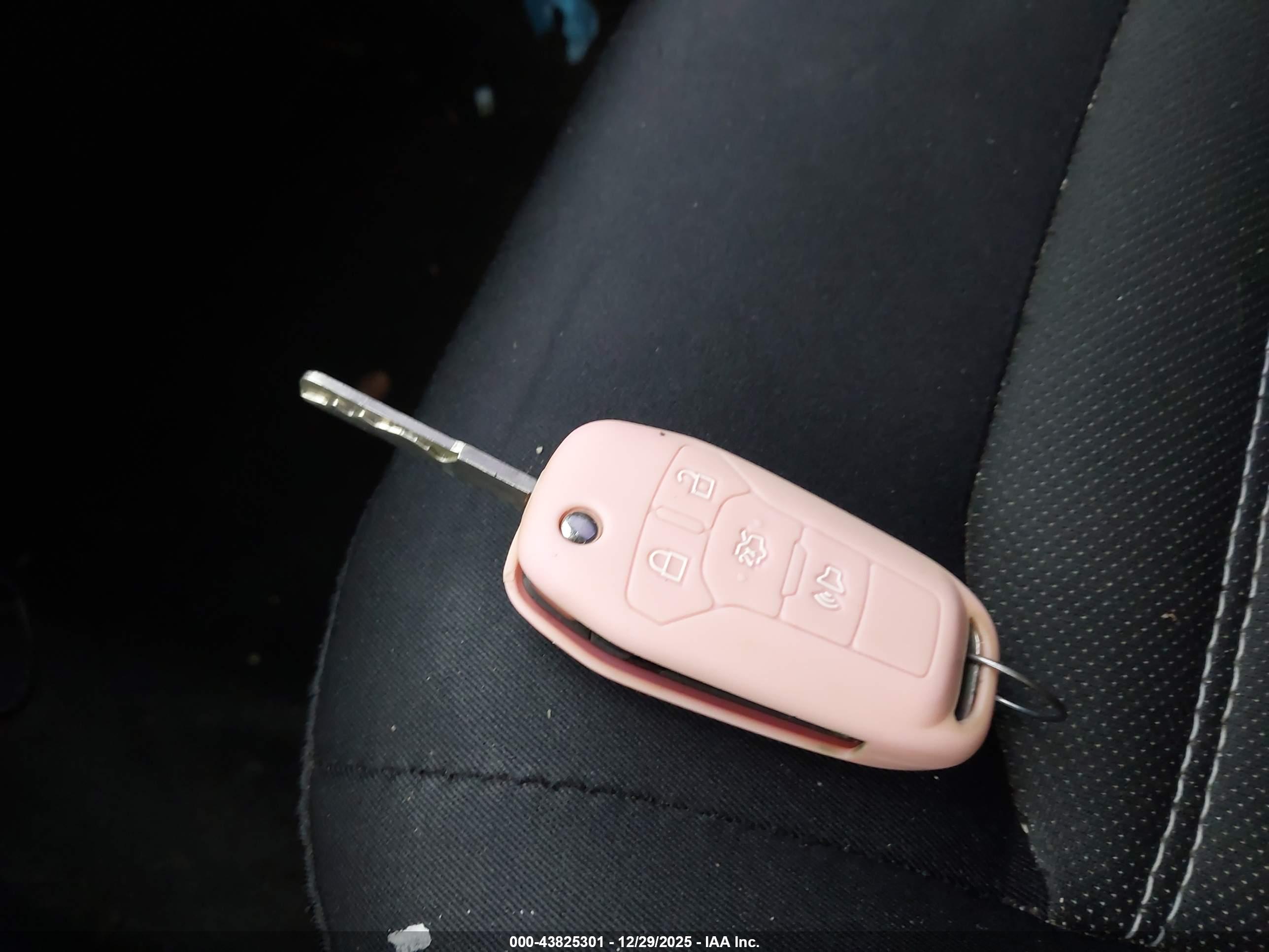 FORD FUSION image 11
