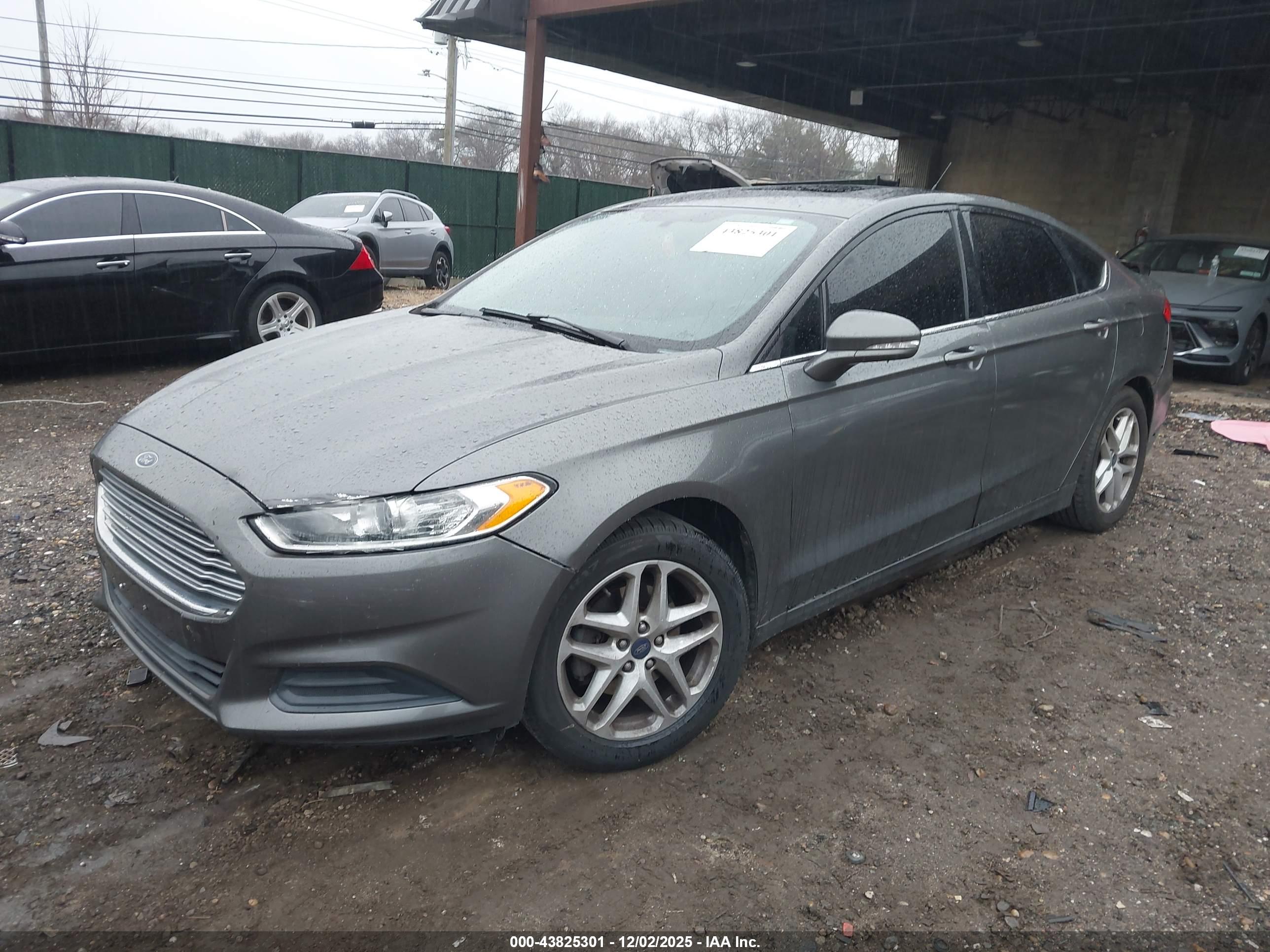 FORD FUSION image 2