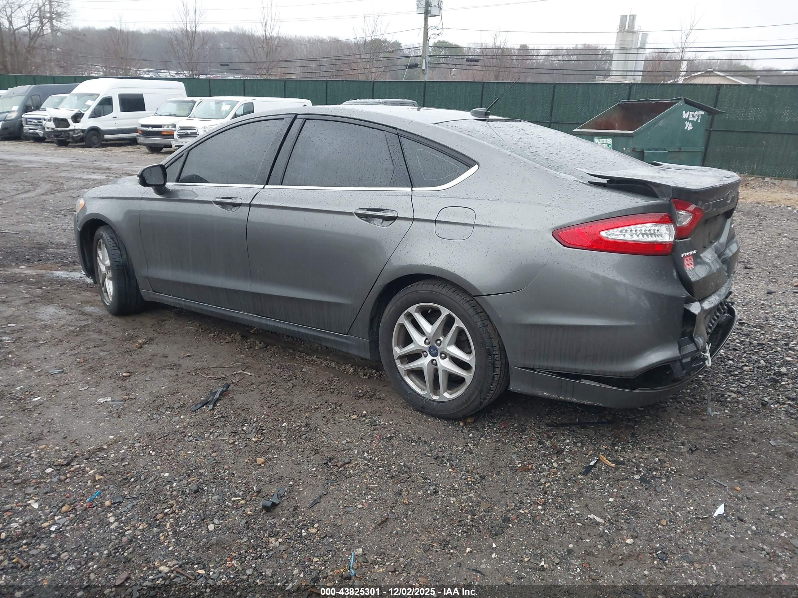 FORD FUSION image 3