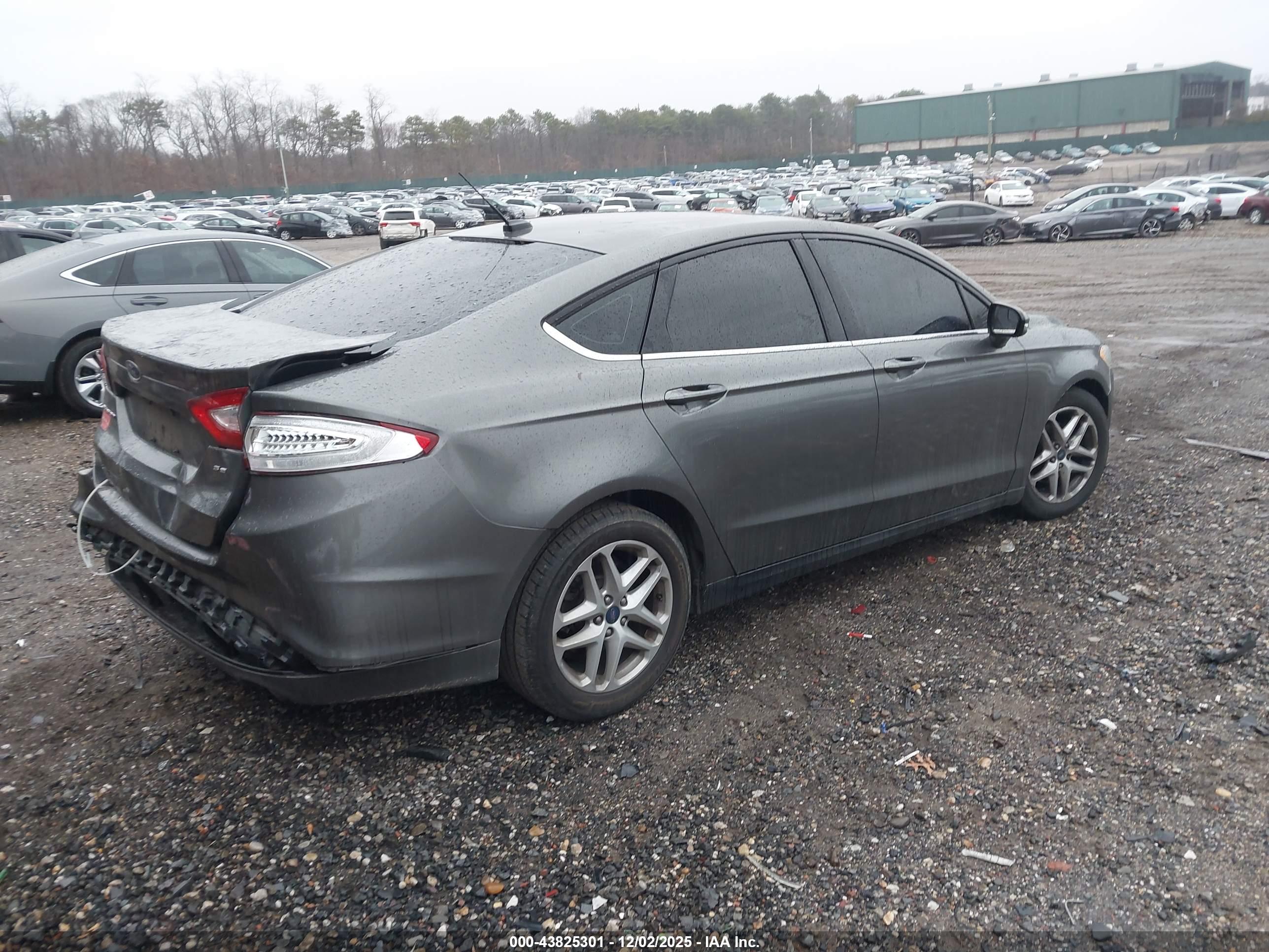 FORD FUSION image 4