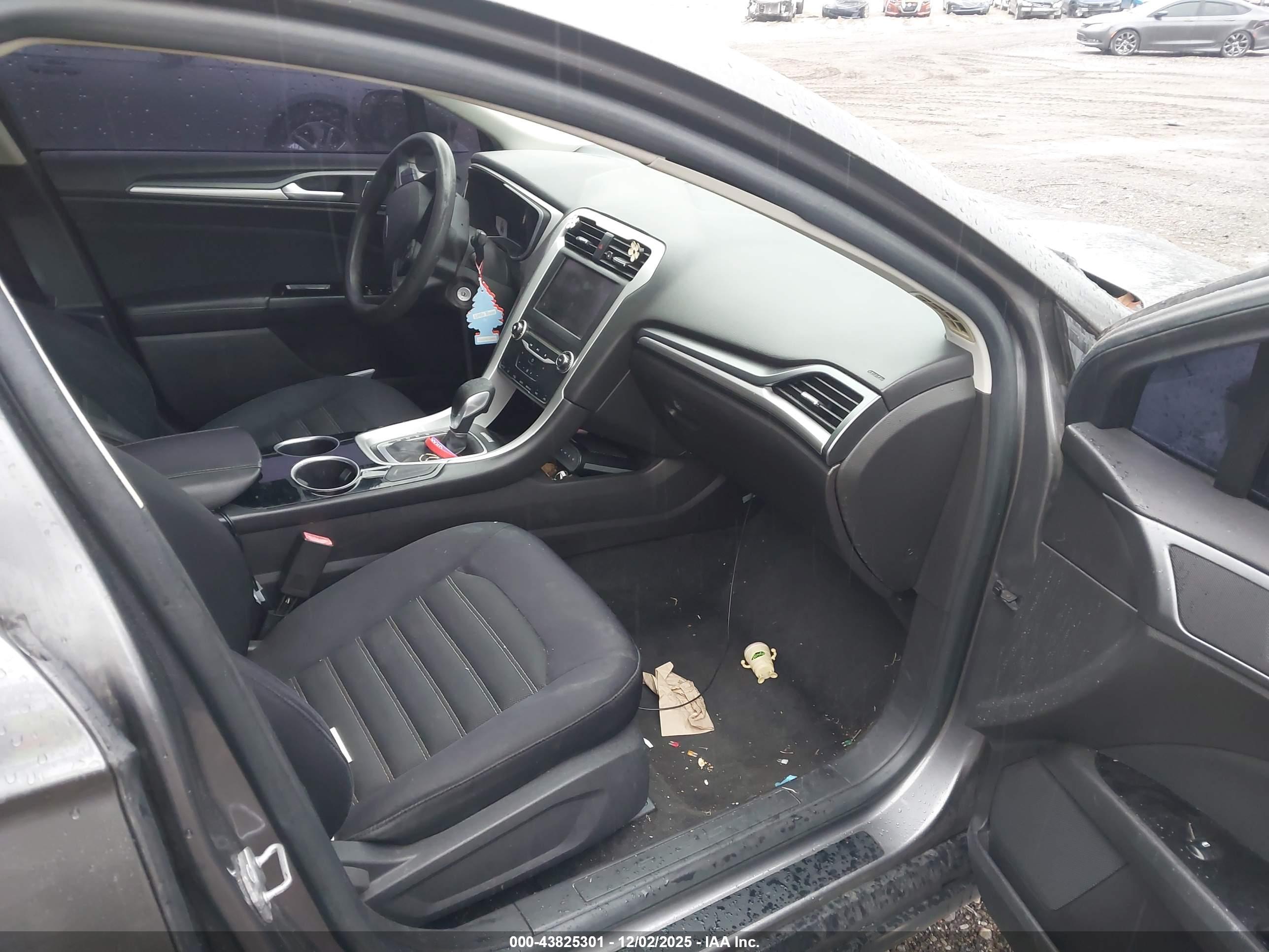 FORD FUSION image 5