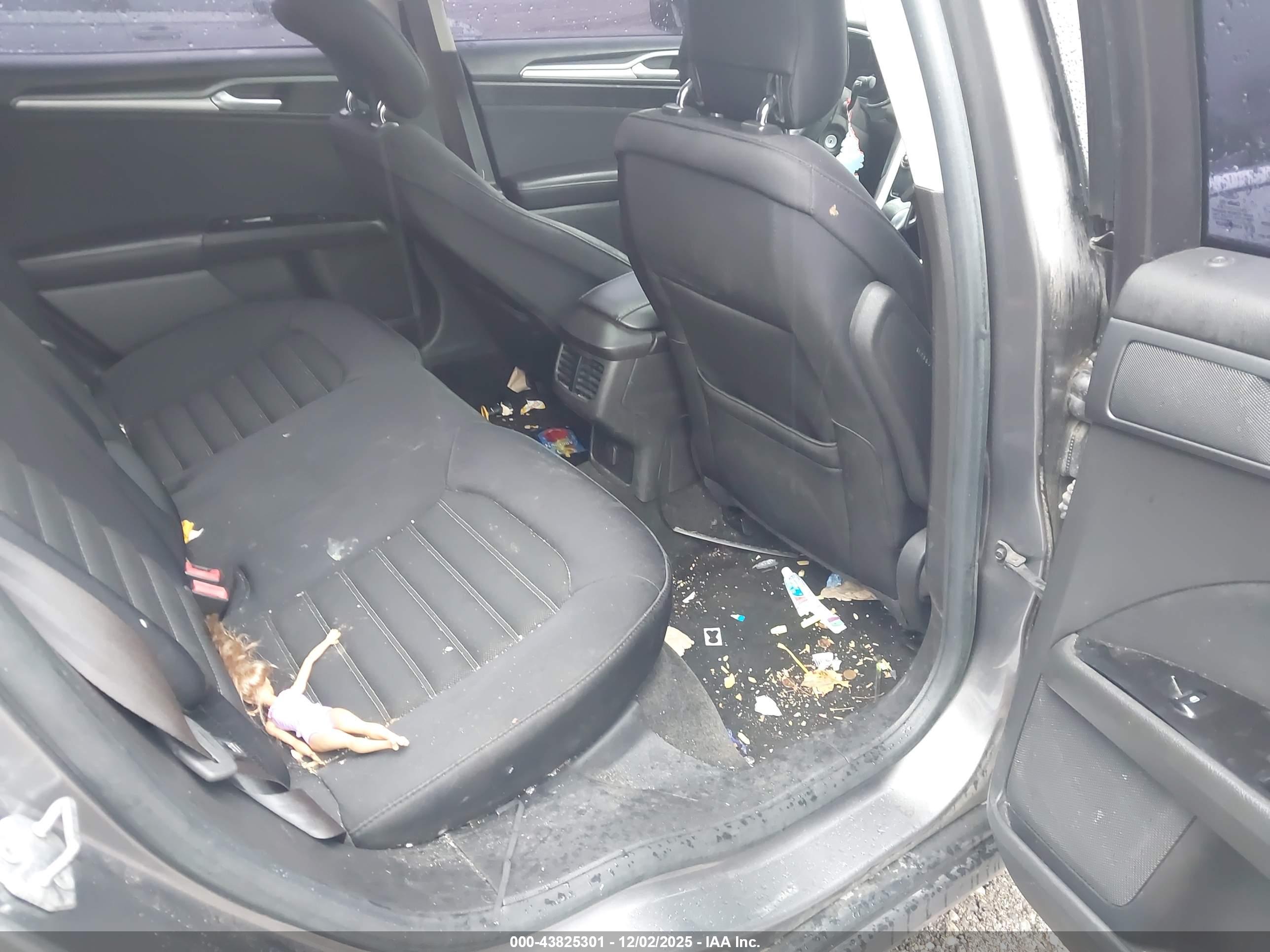 FORD FUSION image 8