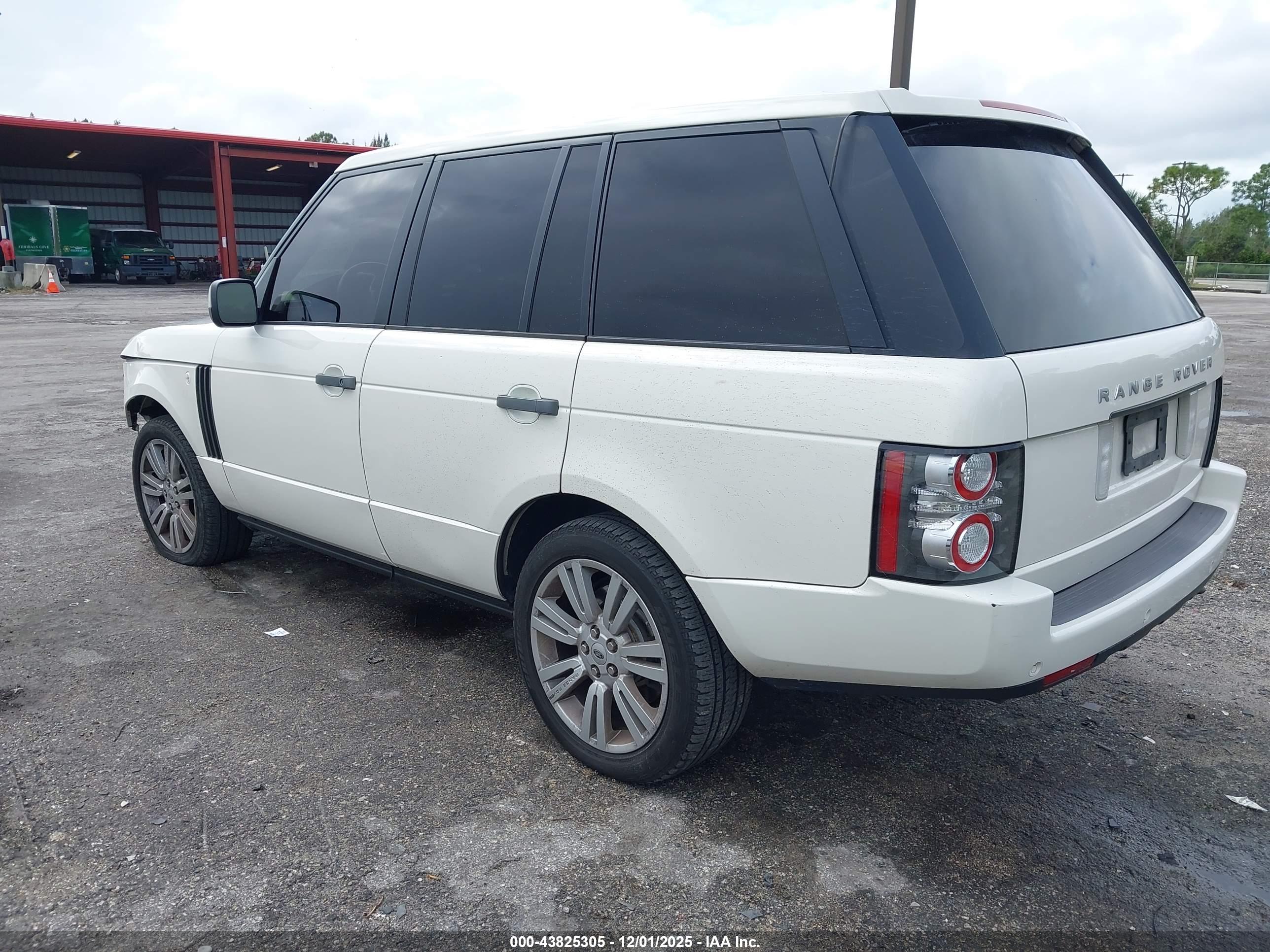 LAND ROVER image 3