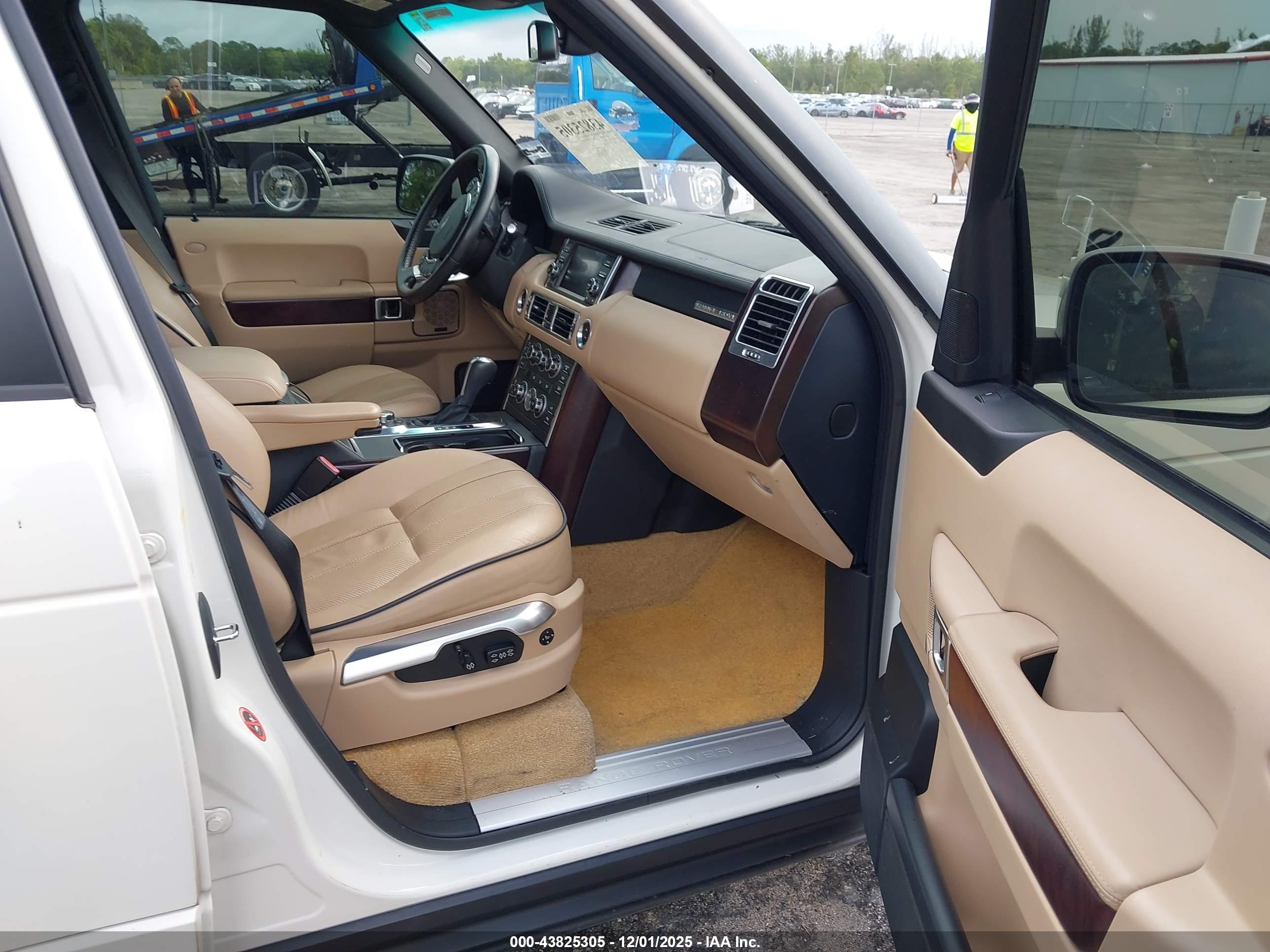 LAND ROVER image 5