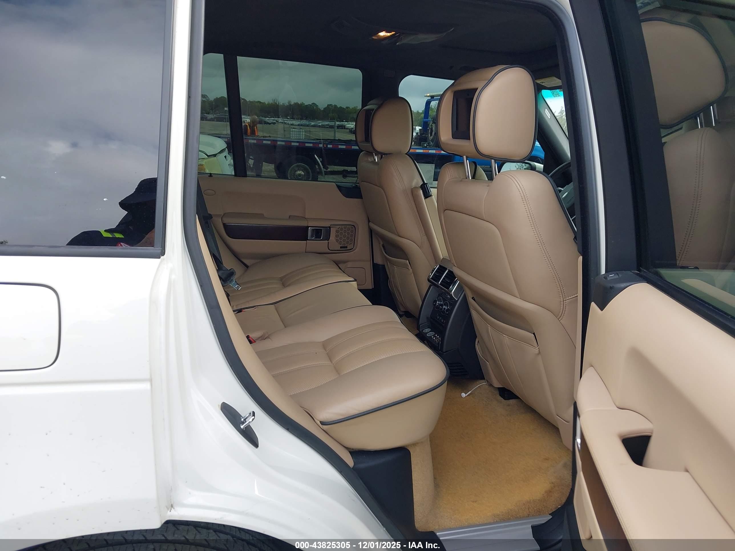 LAND ROVER image 8