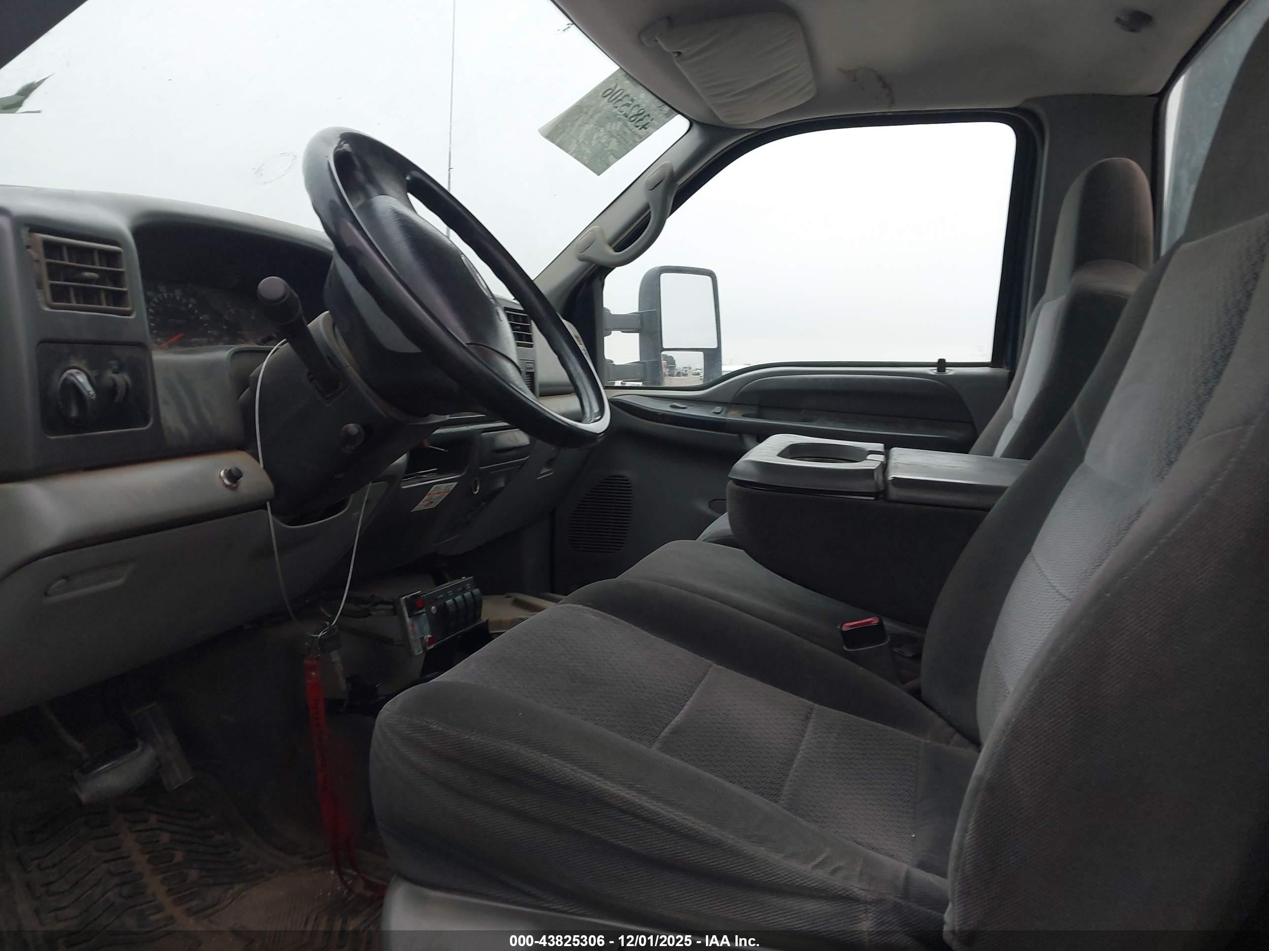 FORD F-650 image 7