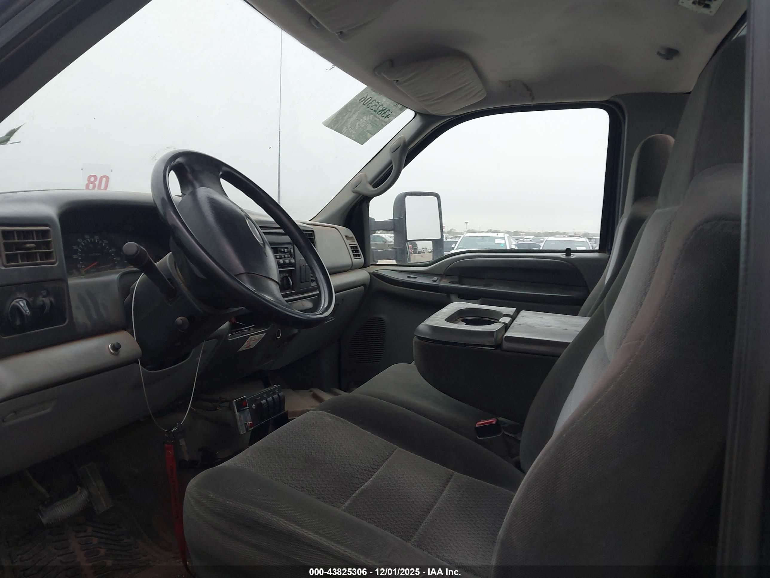 FORD F-650 image 8