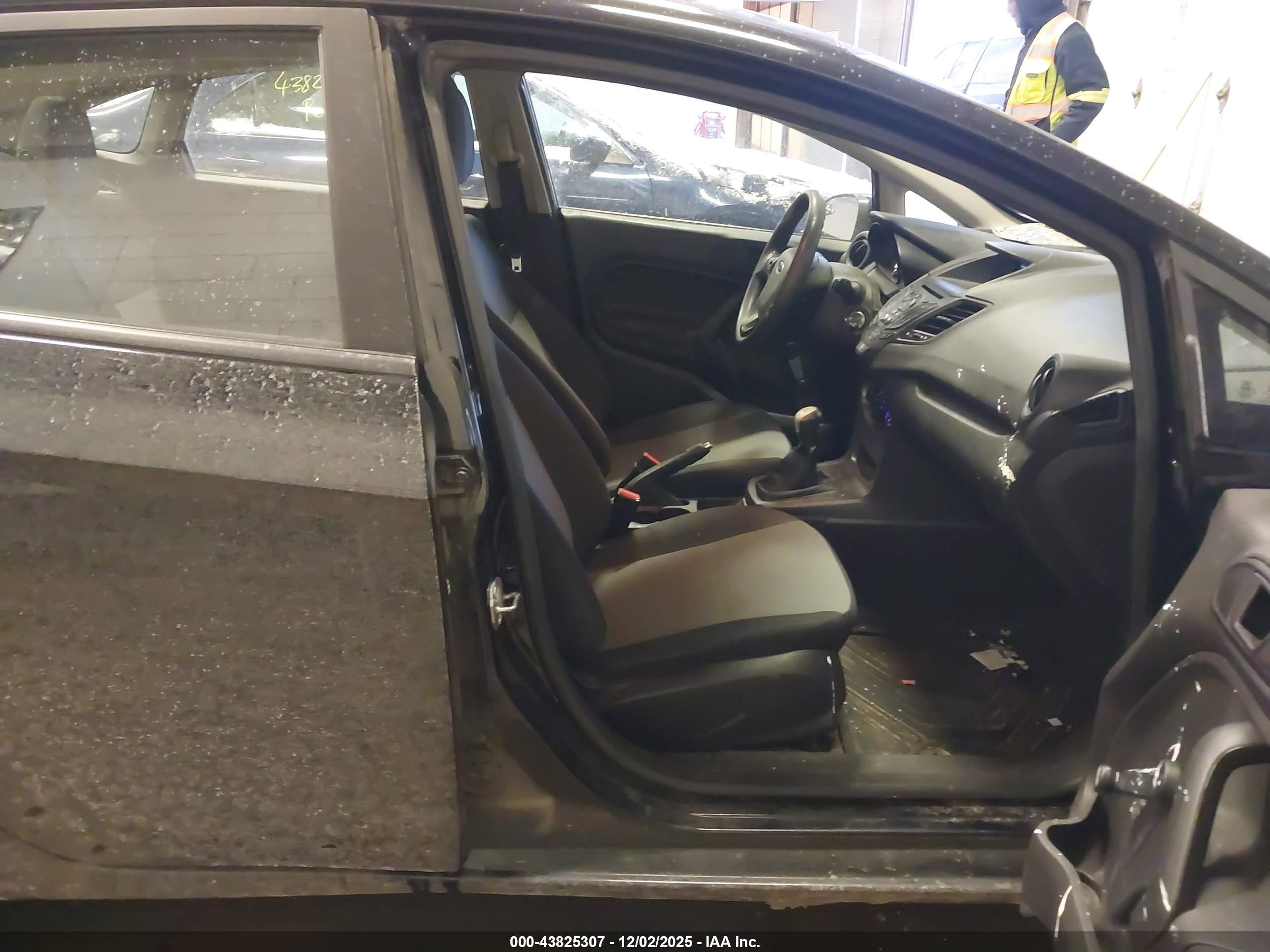 FORD FIESTA image 5