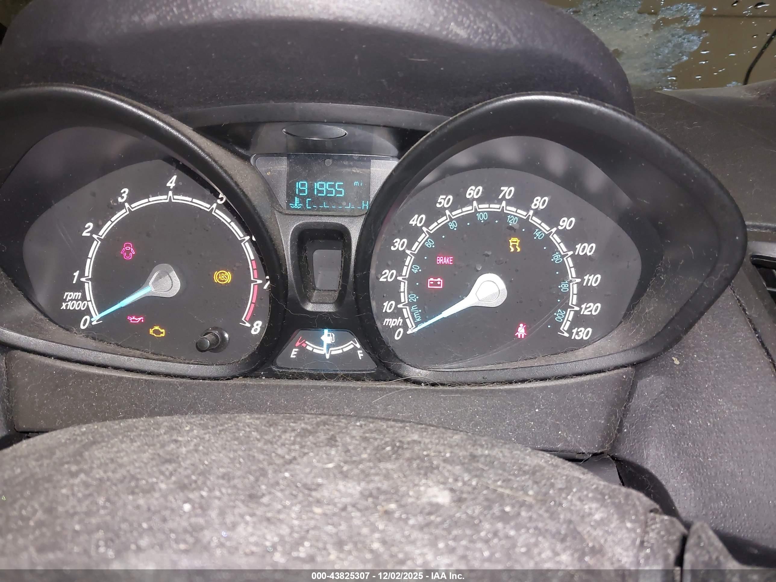 FORD FIESTA image 7