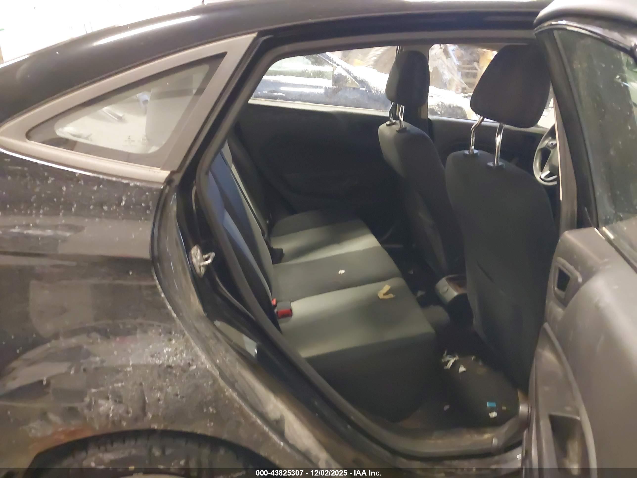 FORD FIESTA image 8