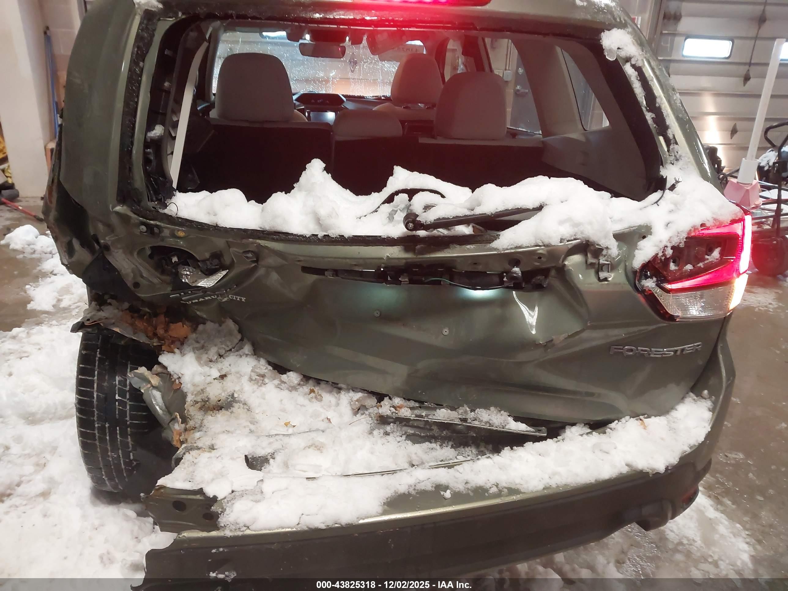 SUBARU FORESTER image 6