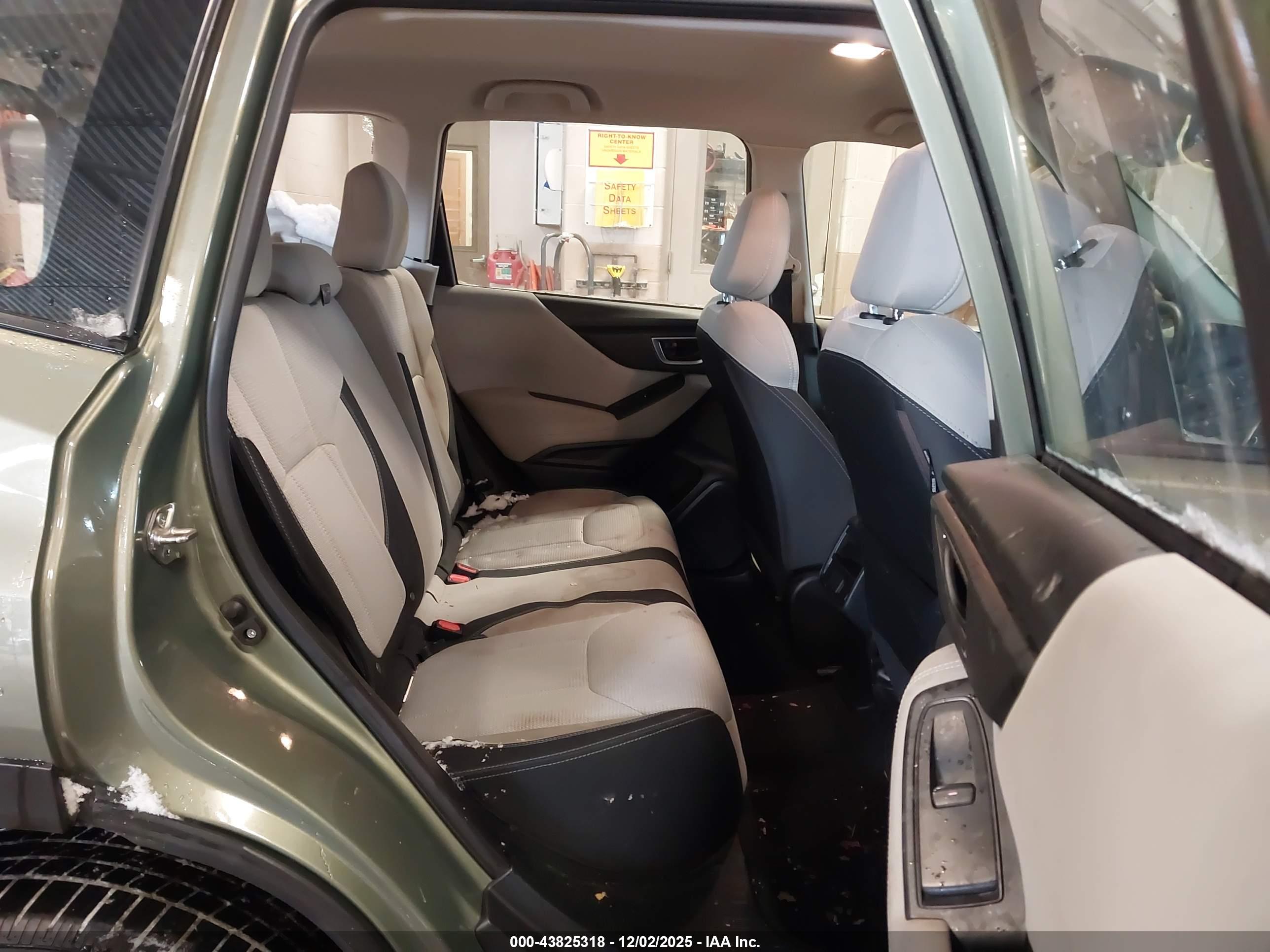 SUBARU FORESTER image 8