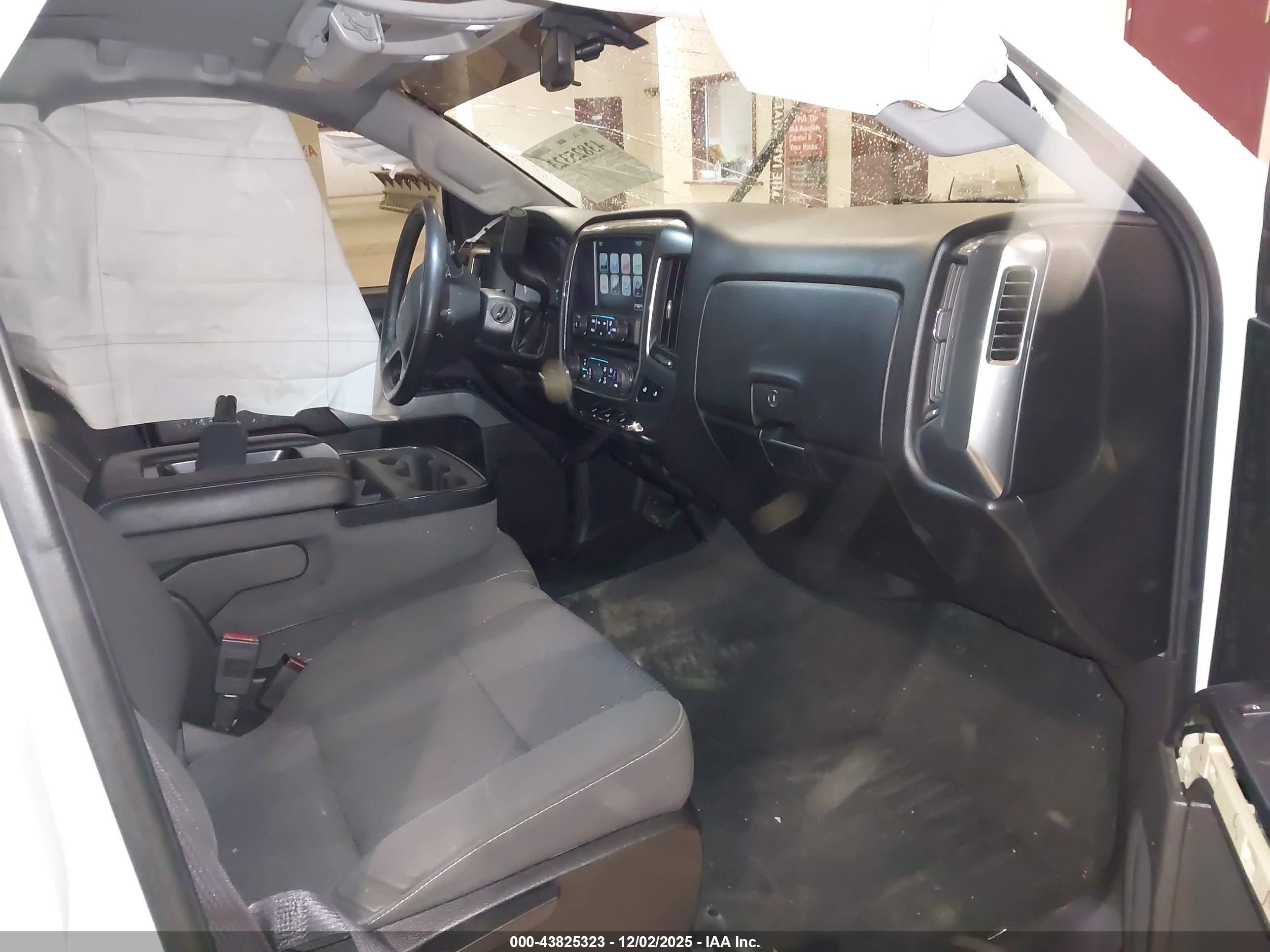 CHEVROLET SILVERADO image 5