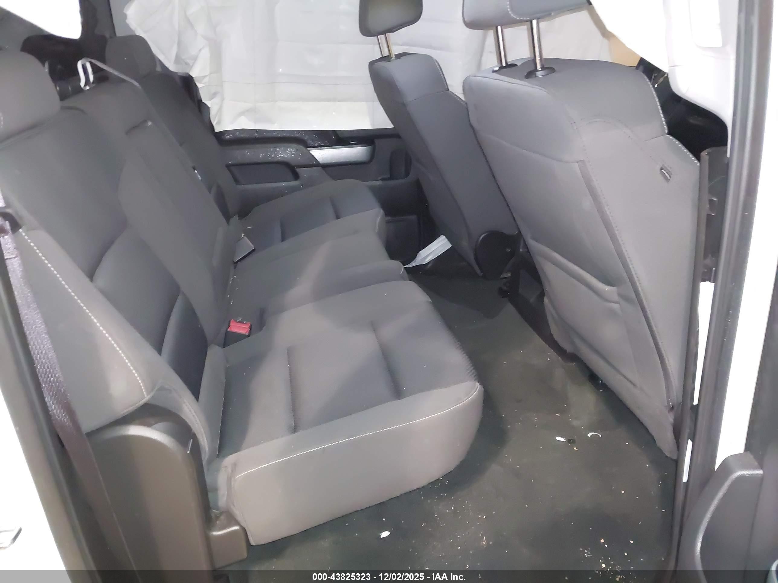 CHEVROLET SILVERADO image 8